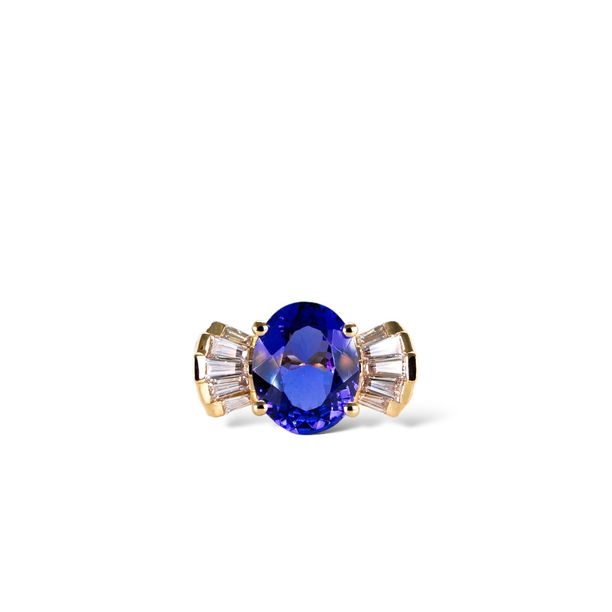 Retro Solid 18K Gold Chunky 80s Tanzanite and Diamond Cocktail Ring For Sale