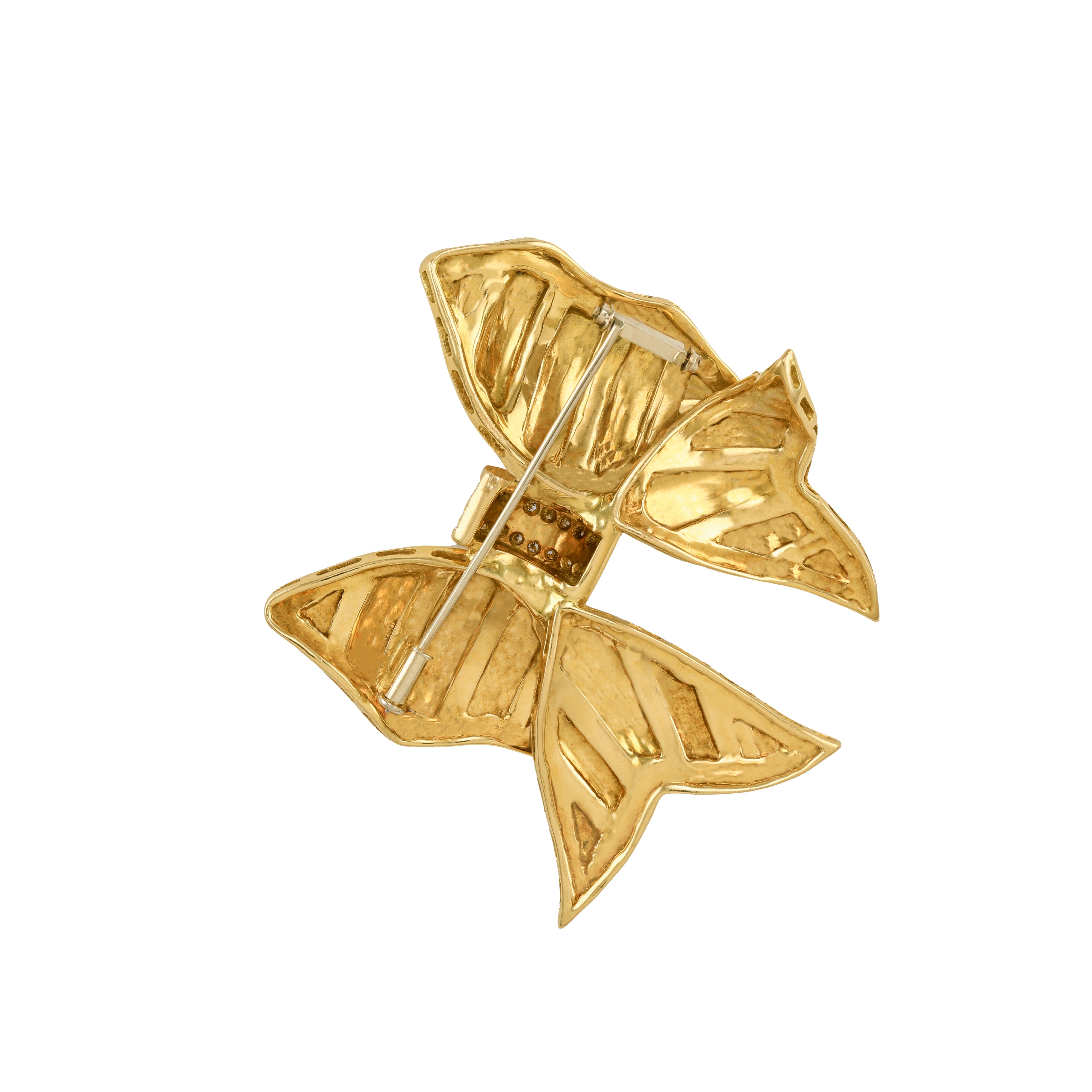 Solid 18 Karat Gold Diamond Bow Black Enamel Brooch Pin
A very high-end and very solid 18k gold bow brooch. This beautiful and sleek brooch is handcrafted in early 1970’s, the piece depicts a gorgeous ribbon like bow. Definitely a show-stopper, The