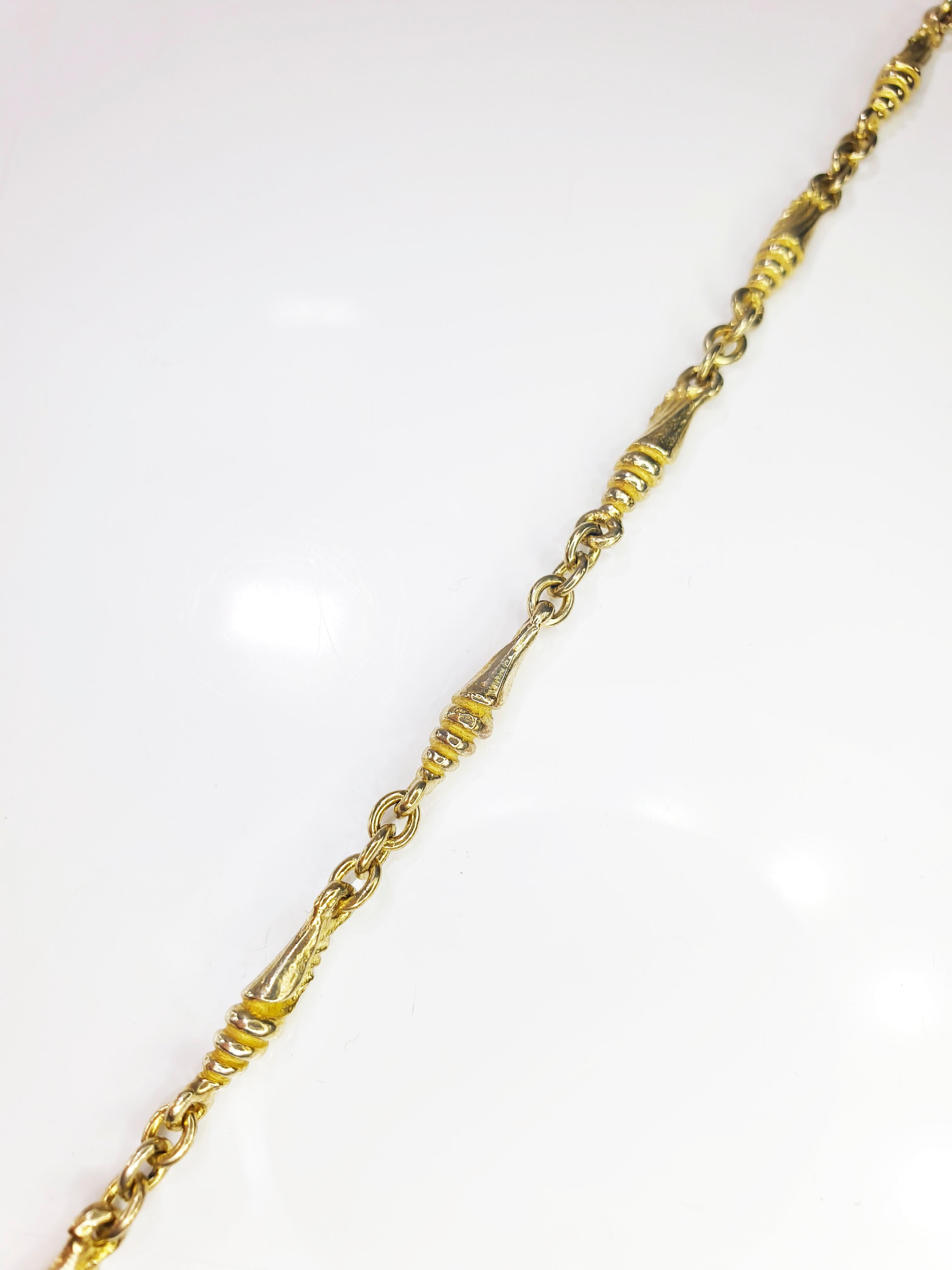 Collar Escultura Mujer desnuda subiendo una escalera de Salvador Dalí de Oro 18k Artesano en venta