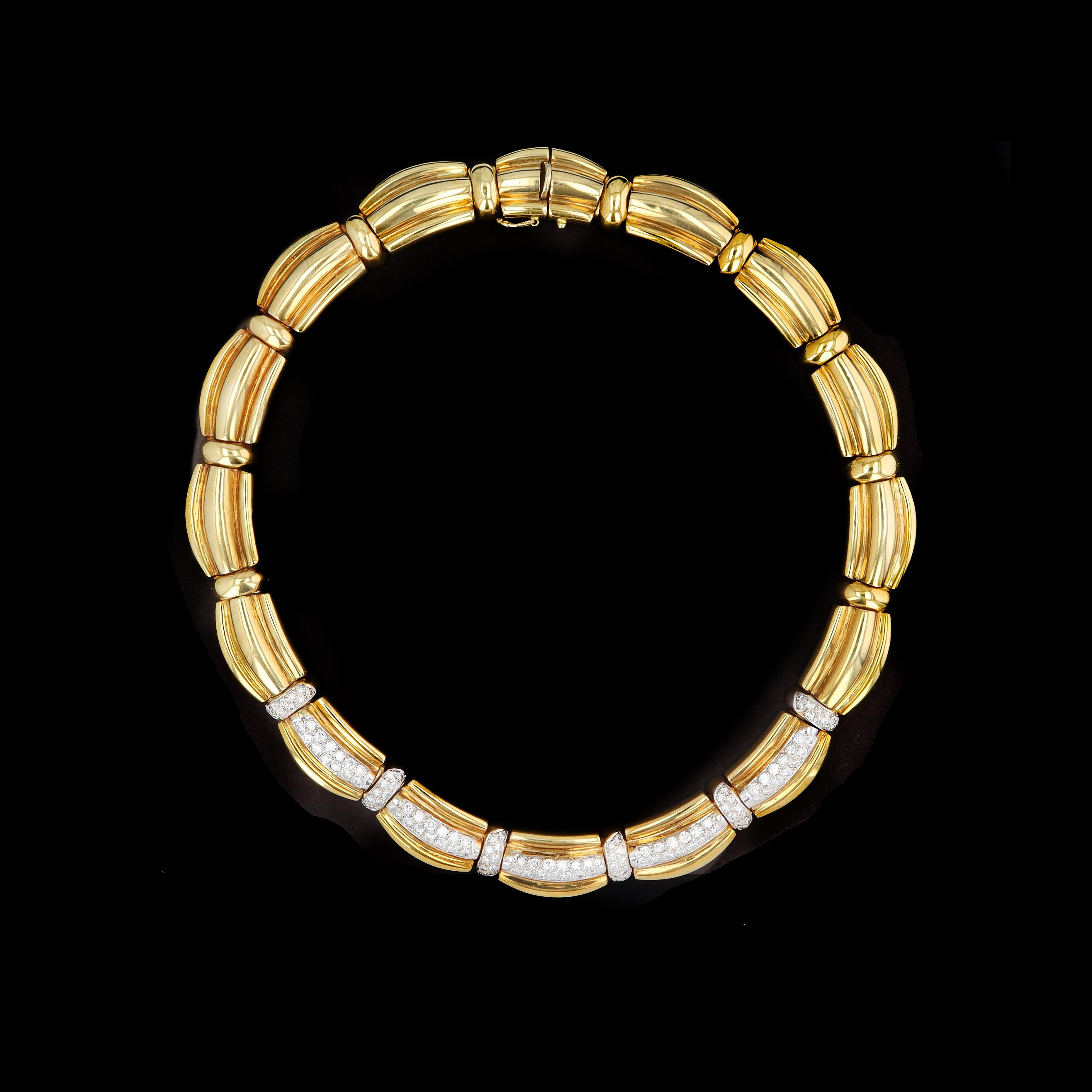 Collier en or massif 18 carats avec 131 diamants Pour femmes en vente