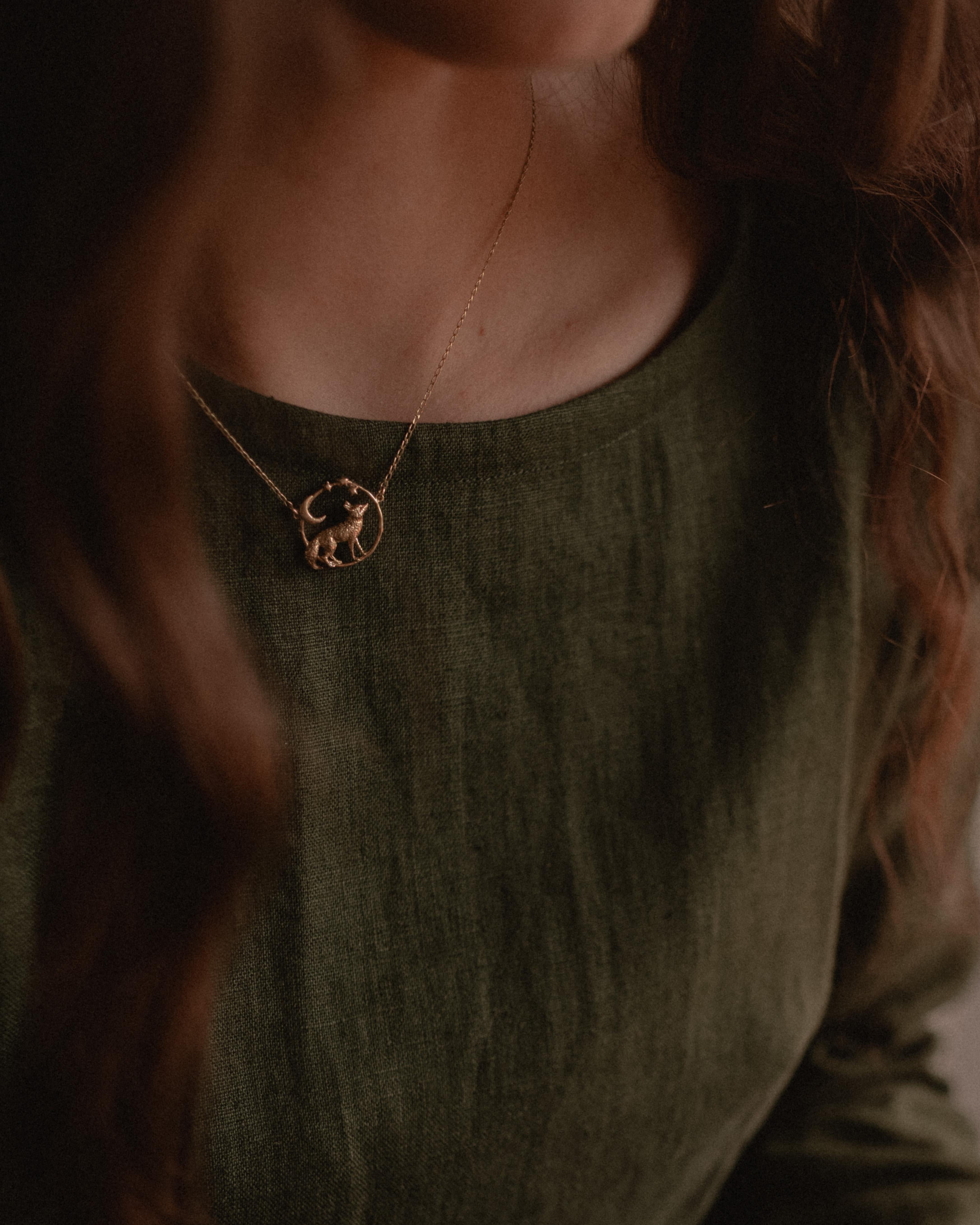 Solid 18k Gold Stargazing Fox Necklace by Lucy Stopes-Roe In New Condition For Sale In London, GB
