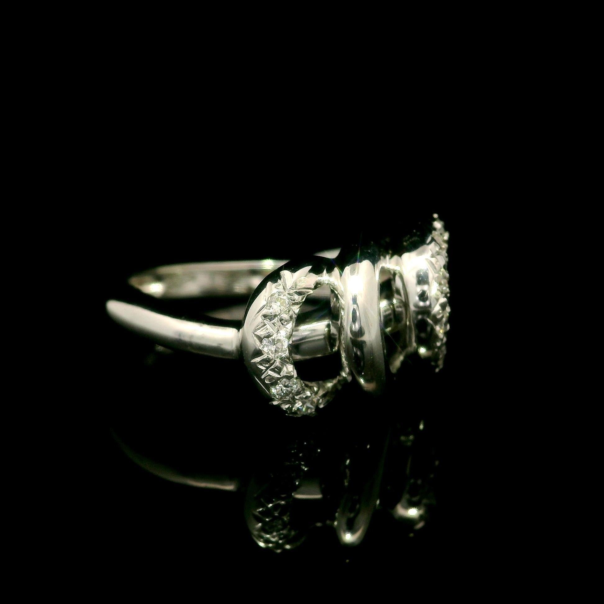 Anillo abstracto de oro blanco macizo de 18 quilates con diamantes engastados en pavé de 0,11 quilates en venta 2