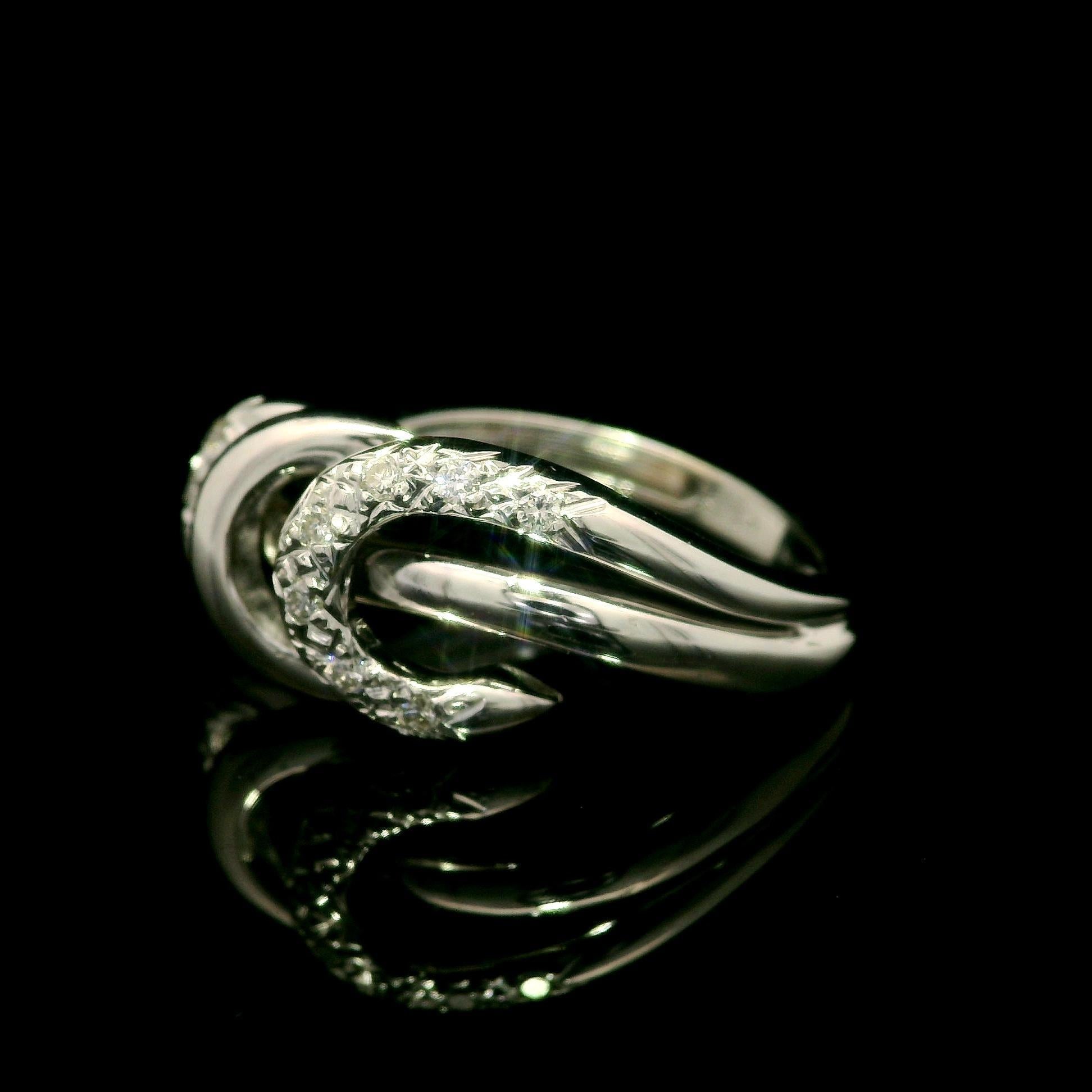 Anillo abstracto de oro blanco macizo de 18 quilates con diamantes engastados en pavé de 0,11 quilates en venta 3