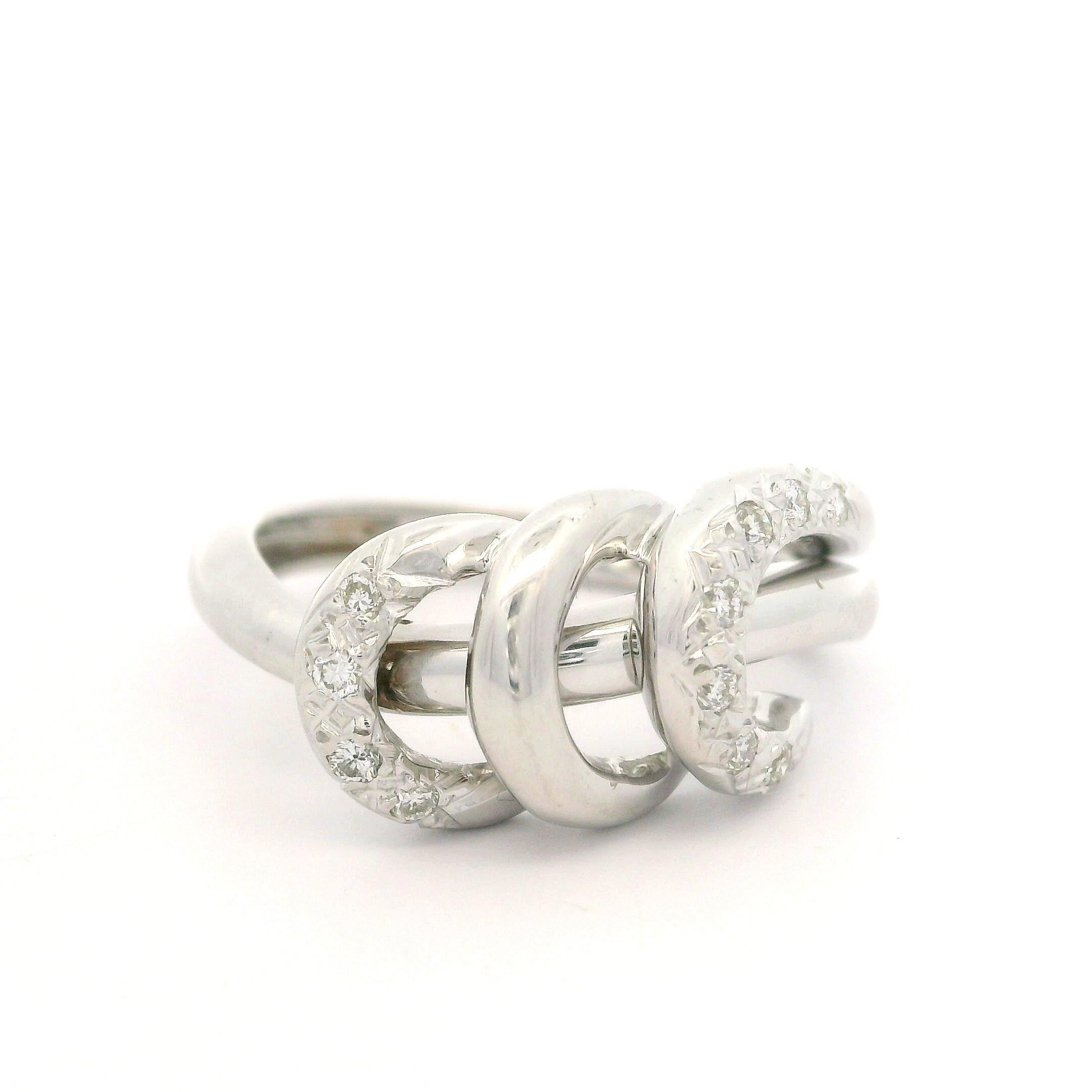 Anillo abstracto de oro blanco macizo de 18 quilates con diamantes engastados en pavé de 0,11 quilates en venta