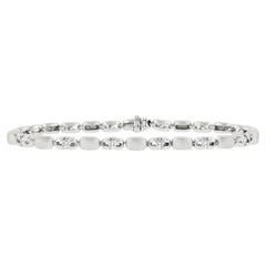 Bracelet à maillons en or blanc massif 18 ct. 0.60ctw Round Prong Diamond Dual Finish Line Bracelet