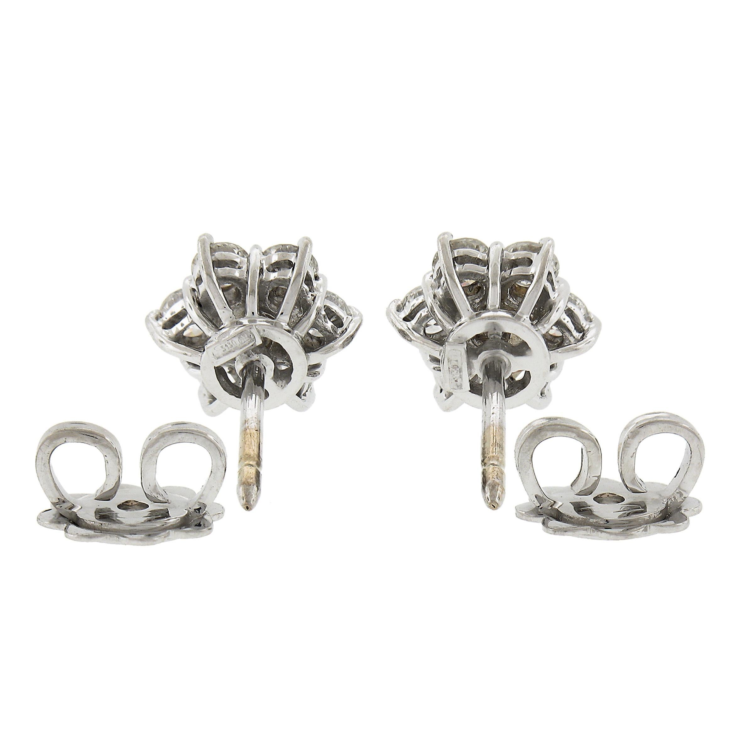 Ecco degli orecchini a grappolo SUPER infuocati, piccoli e davvero ben fatti. Tutto ciò che si vede è lo scintillio del diamante quando lo si indossa! Garantito che ti piacerà!

--Pietre: --
(14) Diamanti naturali autentici - Taglio rotondo