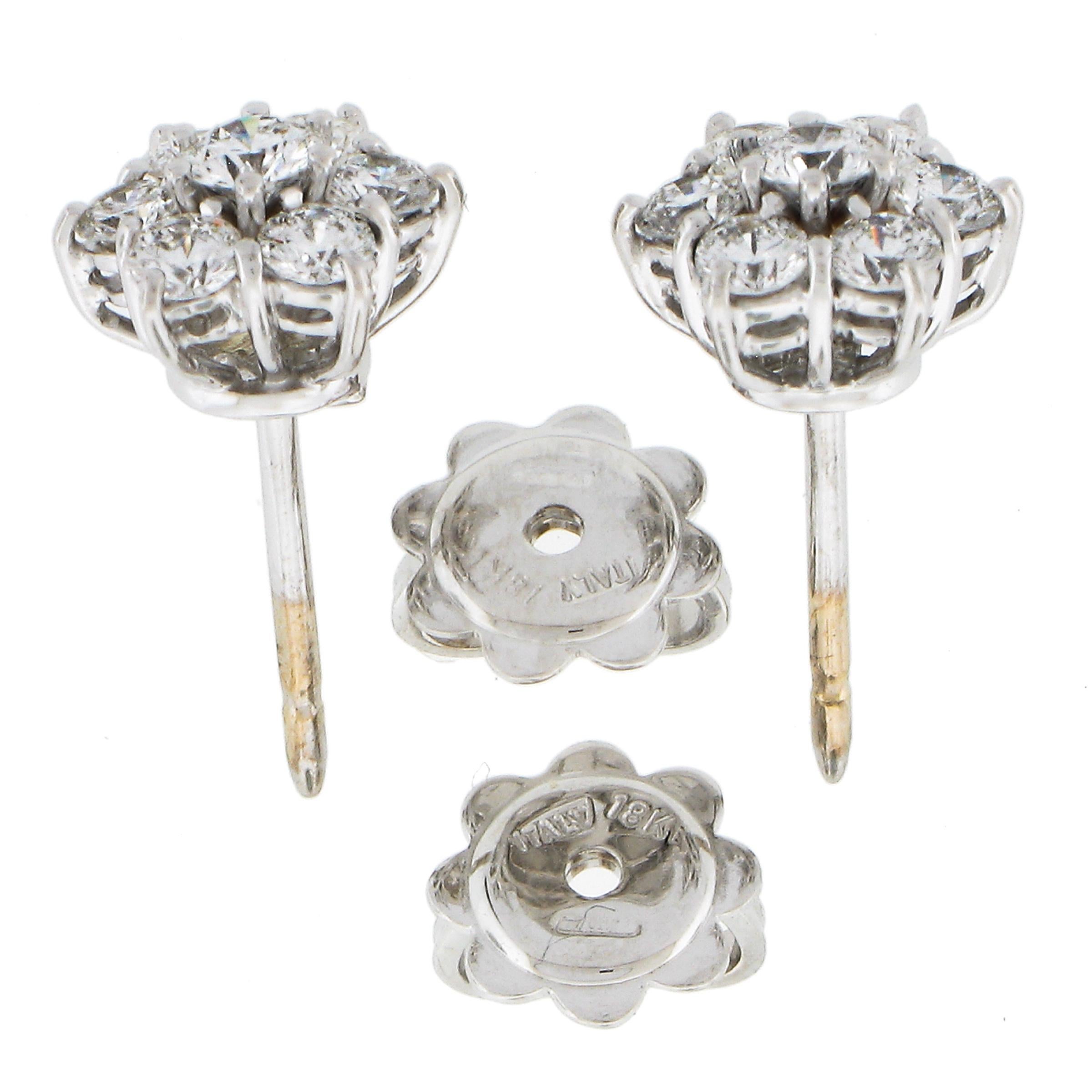 Orecchini a grappolo in oro bianco massiccio 18k da 0,80ctw con diamanti tondi e brillanti In condizioni ottime in vendita a Montclair, NJ