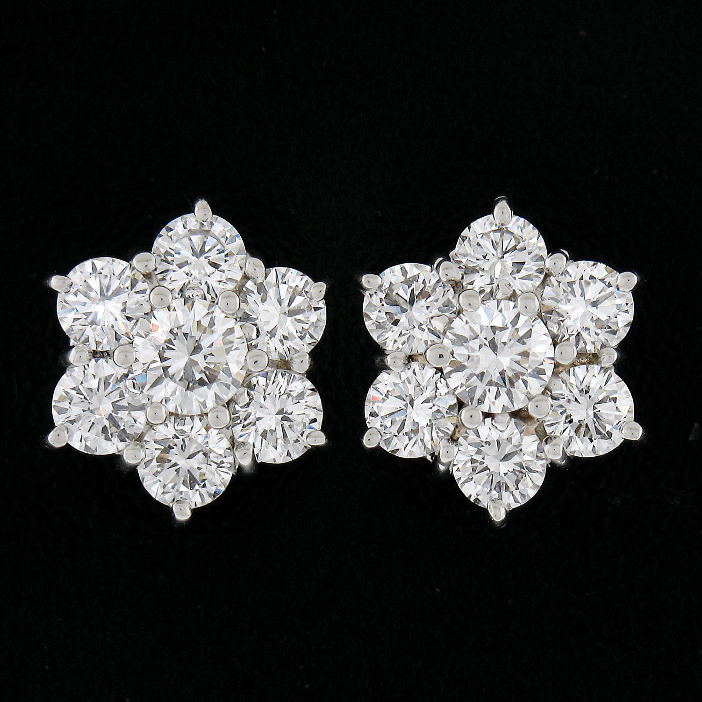 Donna Orecchini a grappolo in oro bianco massiccio 18k da 0,80ctw con diamanti tondi e brillanti in vendita