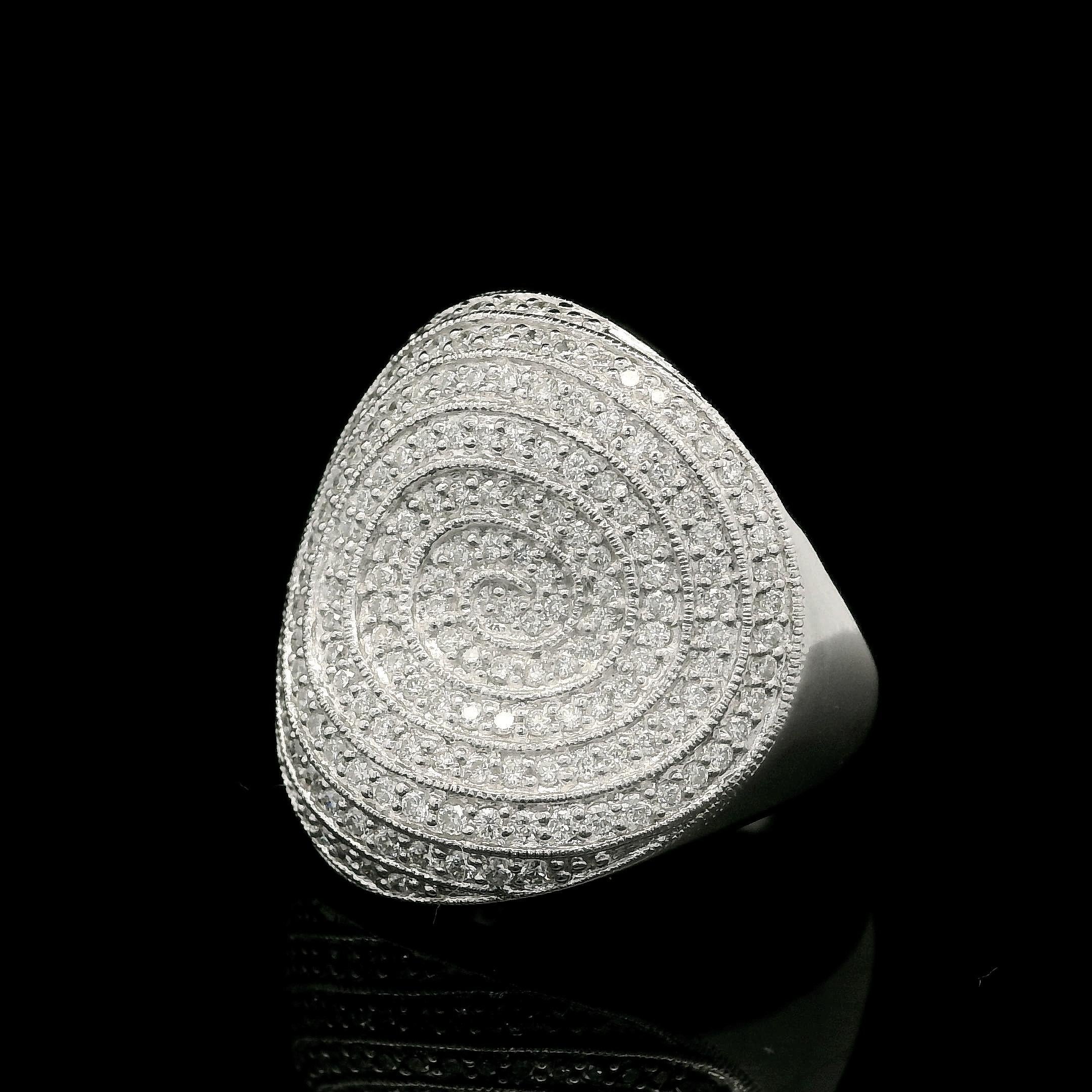 Solide 18k Weißgold 1,0ctw Diamant verkrustete konkaven Wirbel breite Band Ring (Brillantschliff) im Angebot