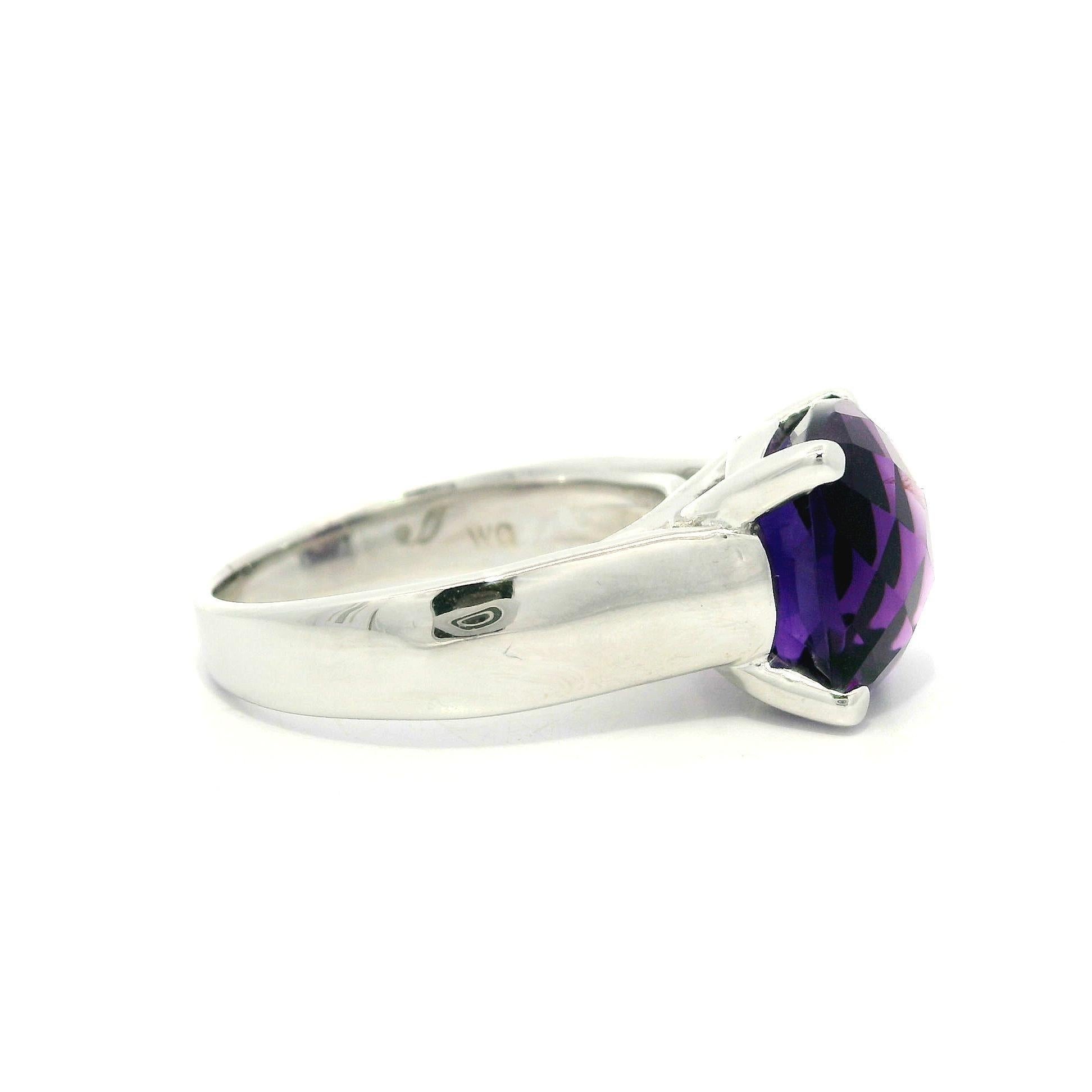 Solid 18k White Gold 4.5ct Square Cushion Deep Purple Amethyst Solitaire Ring In Excellent Condition For Sale In Montclair, NJ