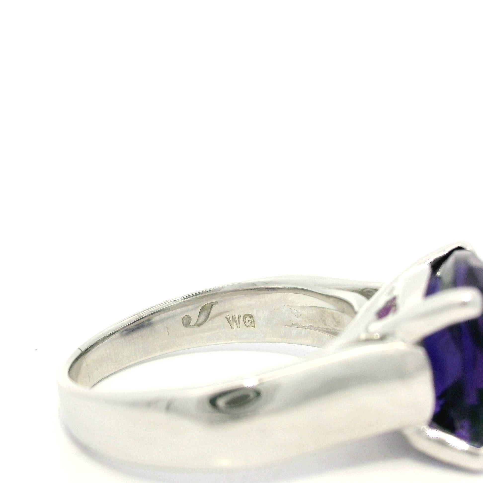Women's Solid 18k White Gold 4.5ct Square Cushion Deep Purple Amethyst Solitaire Ring For Sale