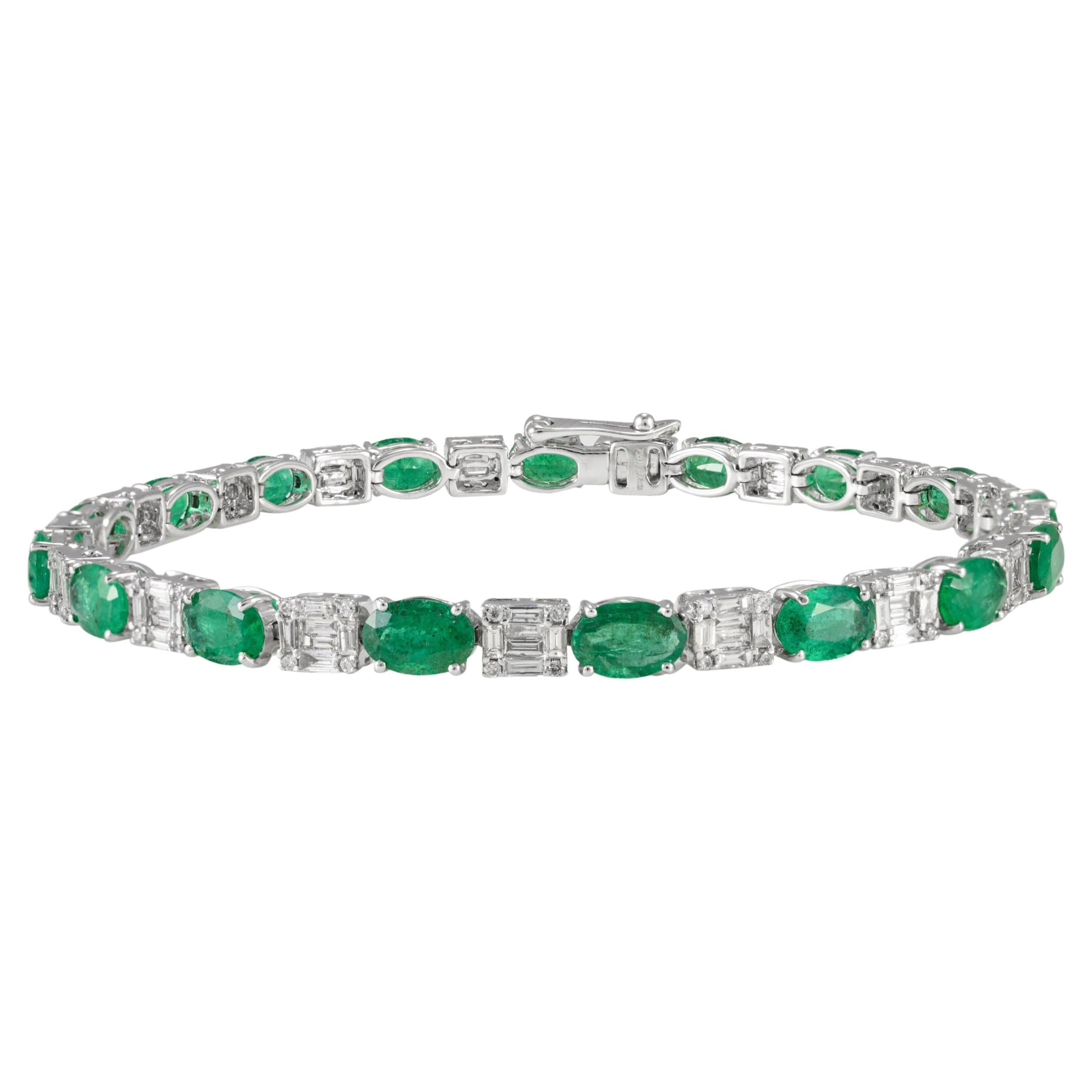 Solid 18k White Gold 6.64 Carat Natural Emerald and Diamond Tennis Bracelet For Sale