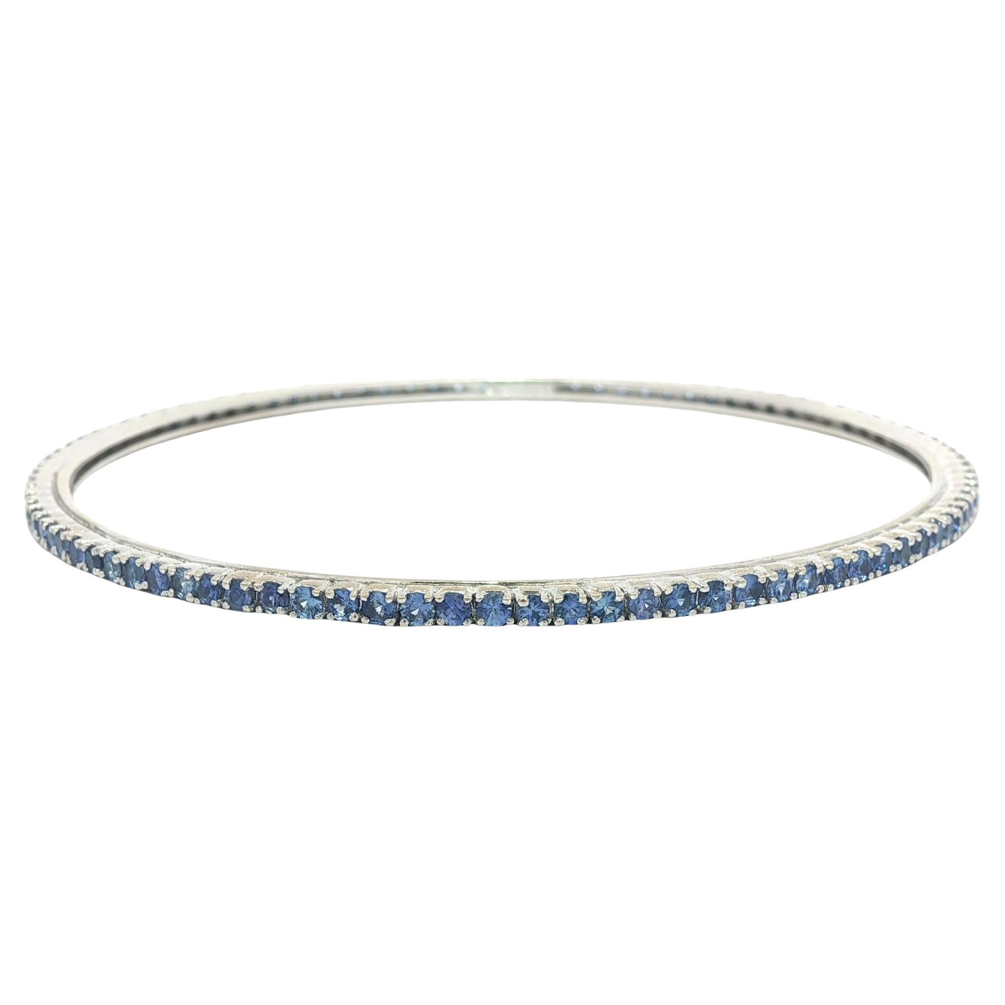 Bracelet en or blanc massif (18k) avec saphir bleu de Cornflower Tennis On Bangle en vente