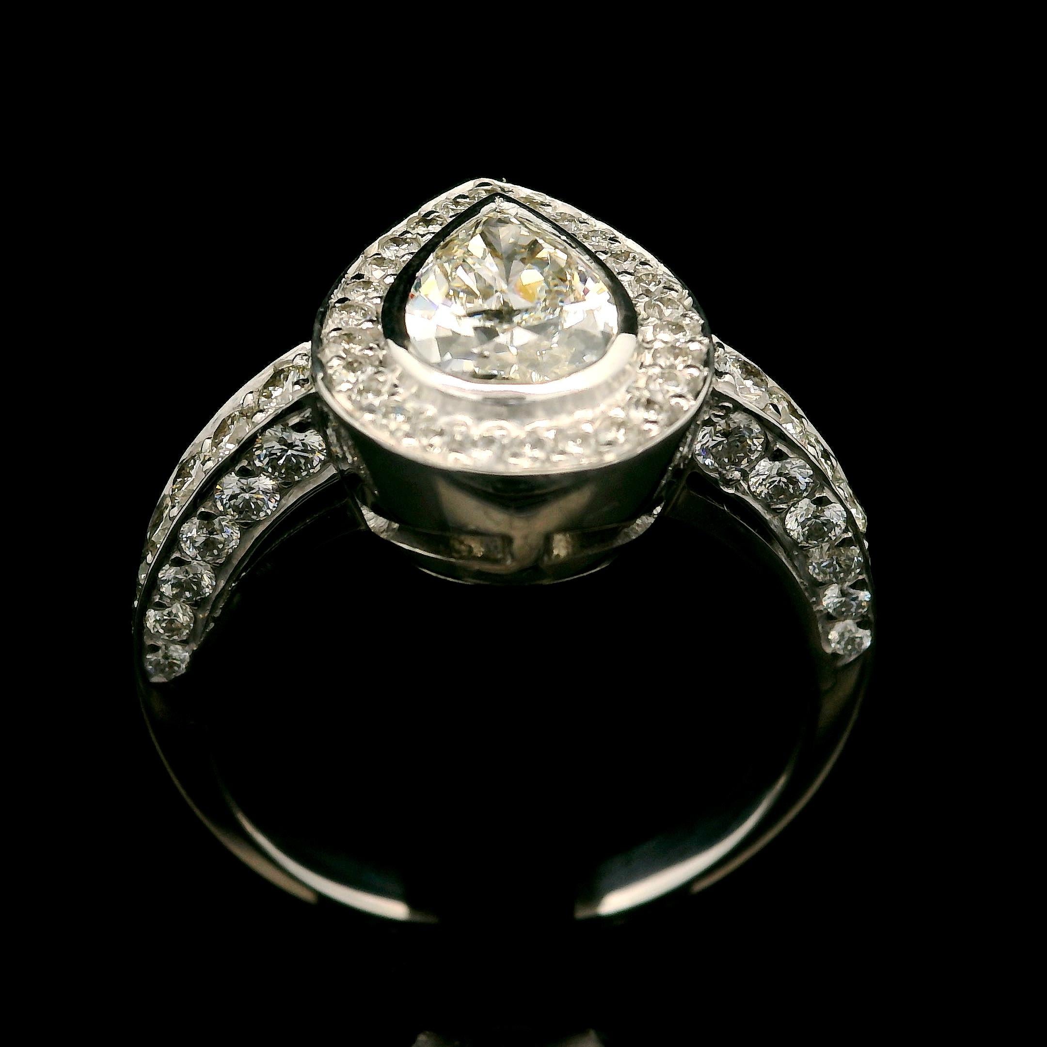 Solid 18k White Gold Gia 1.89ctw Pear Cut Bezel Diamond Solitaire Cocktail Ring For Sale 7