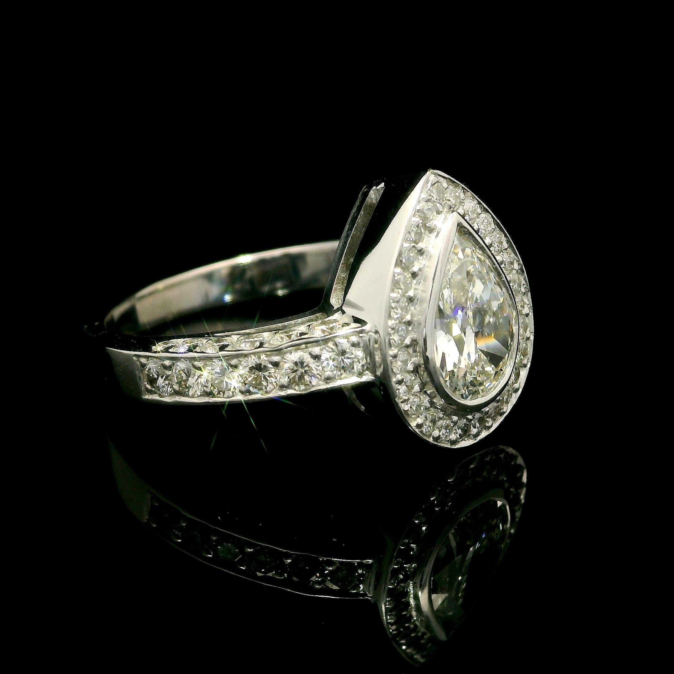 Solid 18k White Gold Gia 1.89ctw Pear Cut Bezel Diamond Solitaire Cocktail Ring For Sale 2
