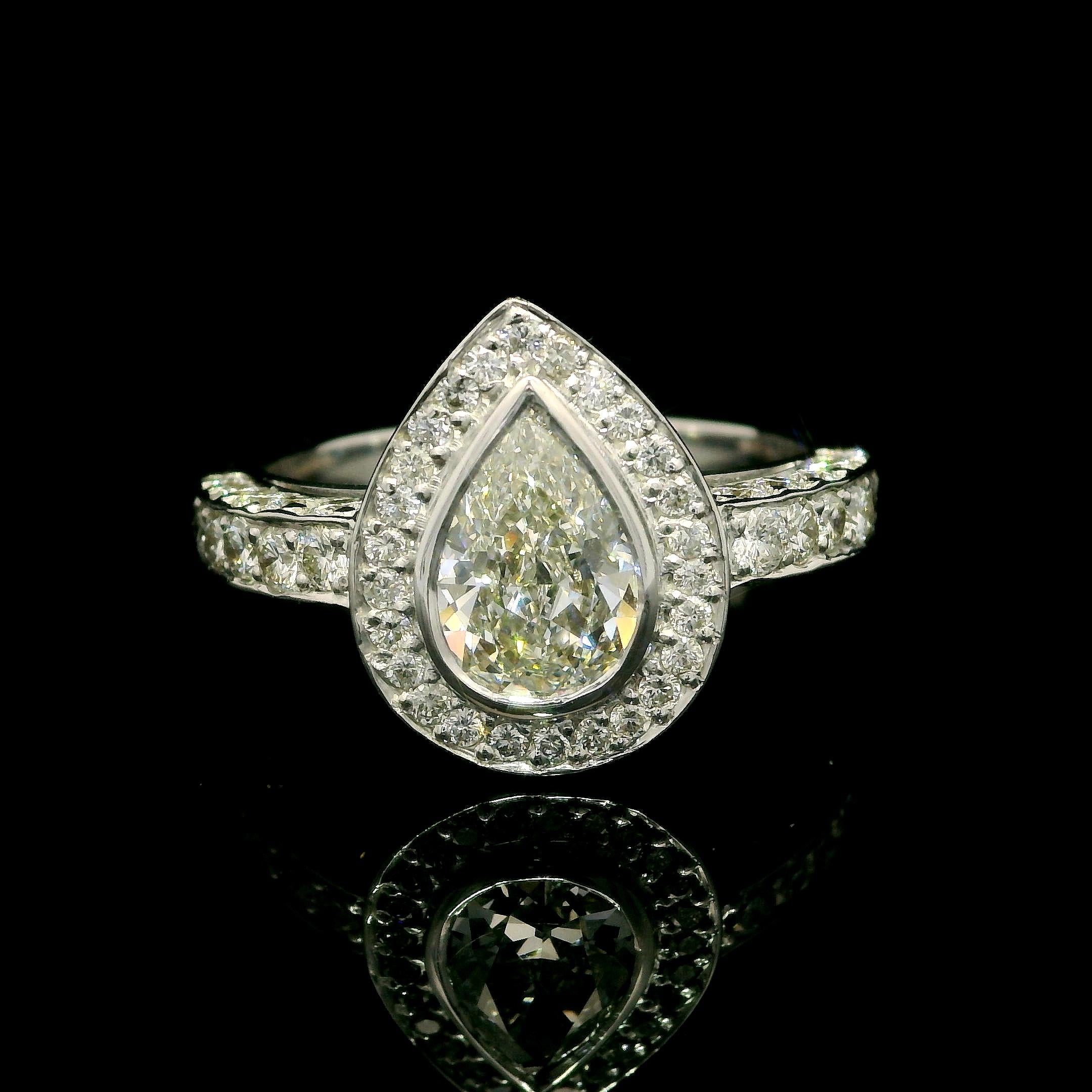 Solid 18k White Gold Gia 1.89ctw Pear Cut Bezel Diamond Solitaire Cocktail Ring For Sale 3