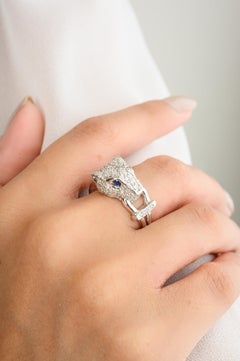 Anello da cocktail con diamante e pantera e zaffiro blu in oro bianco massiccio 18 carati