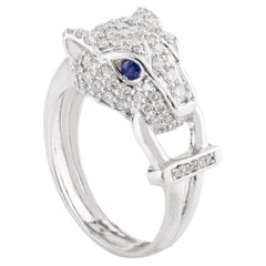 Bague cocktail panthère surdimensionnée en or blanc massif 18 carats avec saphir bleu