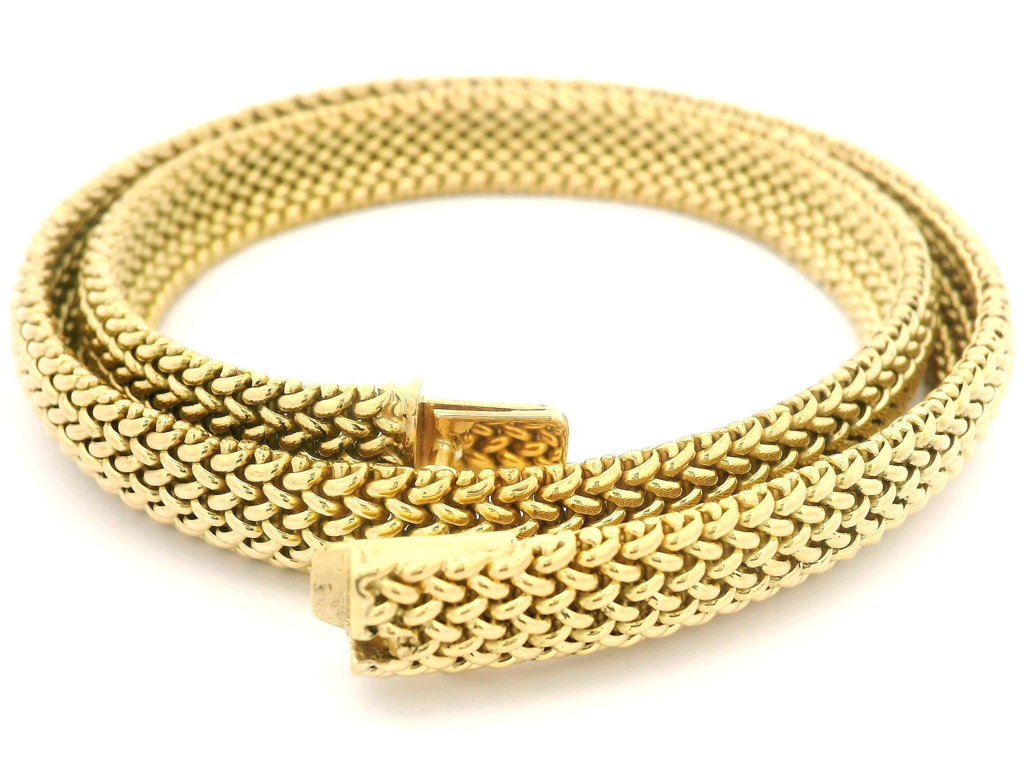 MATERIAL: Massives 18k Gelbgold
Gewicht: 71,82 Gramm
Kettentyp: Somerset Mesh Link
Kettenlänge: 16 Zoll
Breite der Kette: 9,5 mm (0,37