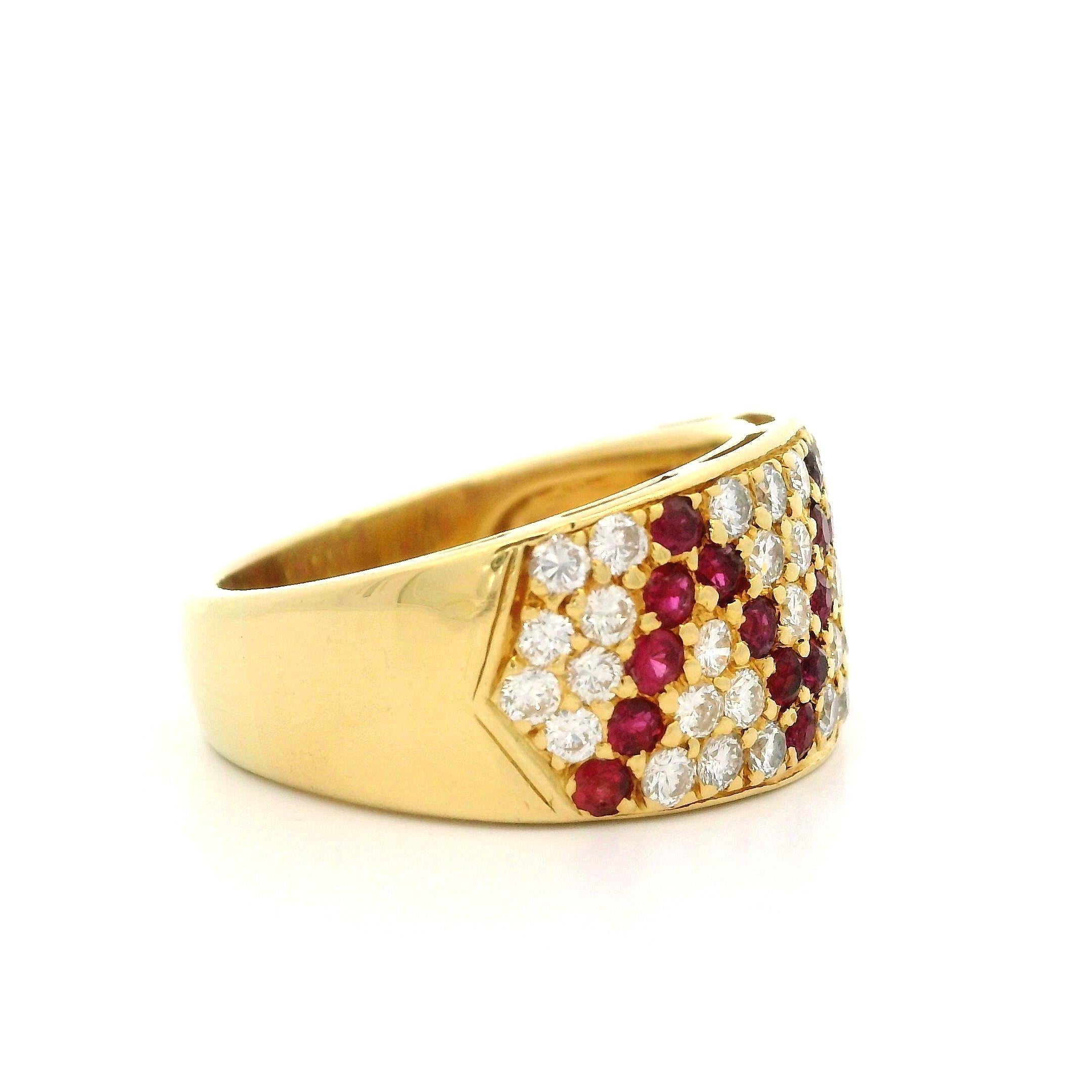 Solid 18k Yellow Gold 1.75ctw Pave Ruby & Diamond Wide Zig Zag Band Ring In Excellent Condition For Sale In Montclair, NJ