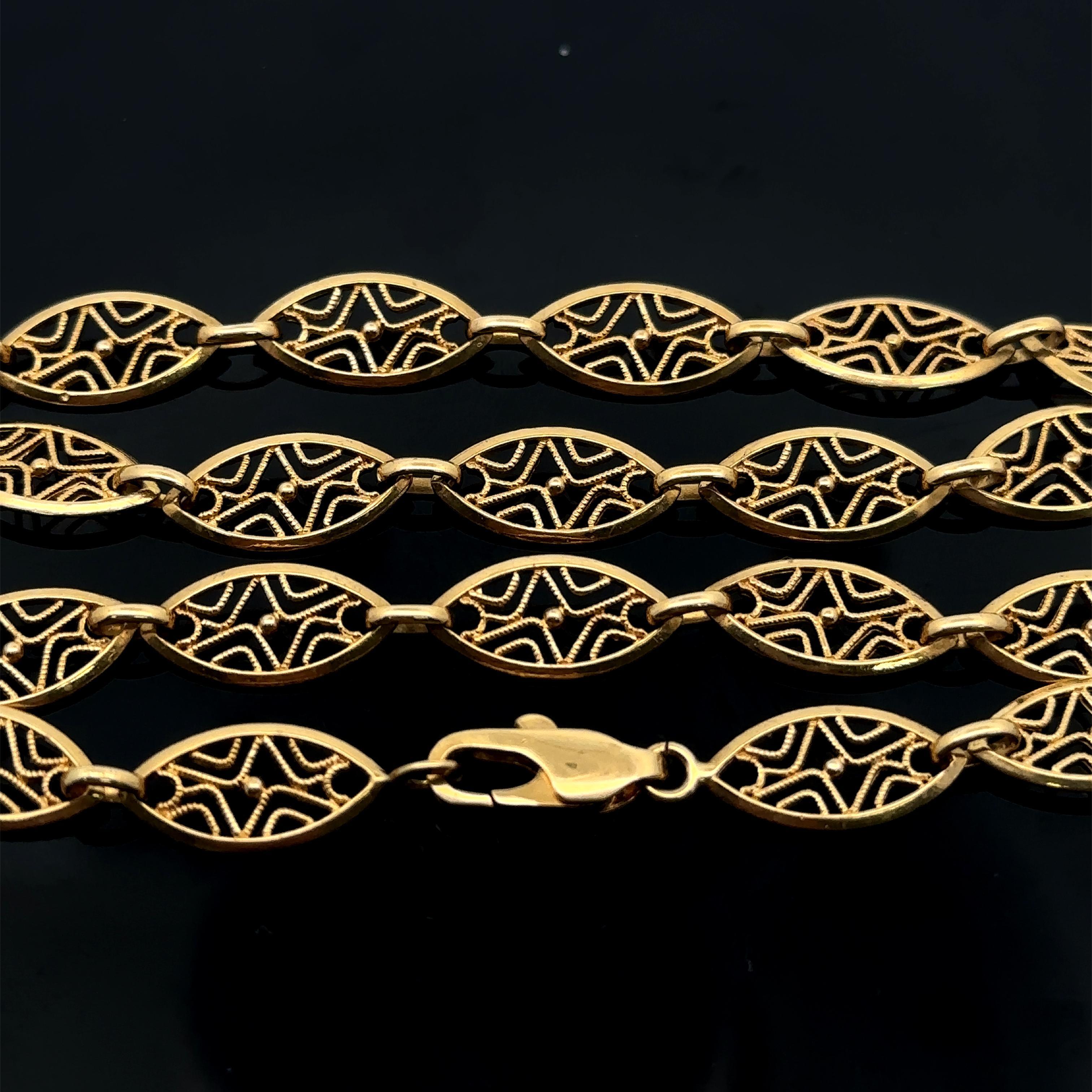MATERIAL : Or jaune 18k massif
Poids : 19,39 grammes
Type de chaîne : Filigrane Milgrain Oval Links
Longueur de la chaîne : 18 pouces
Largeur de la chaîne :	7.5mm (0.29