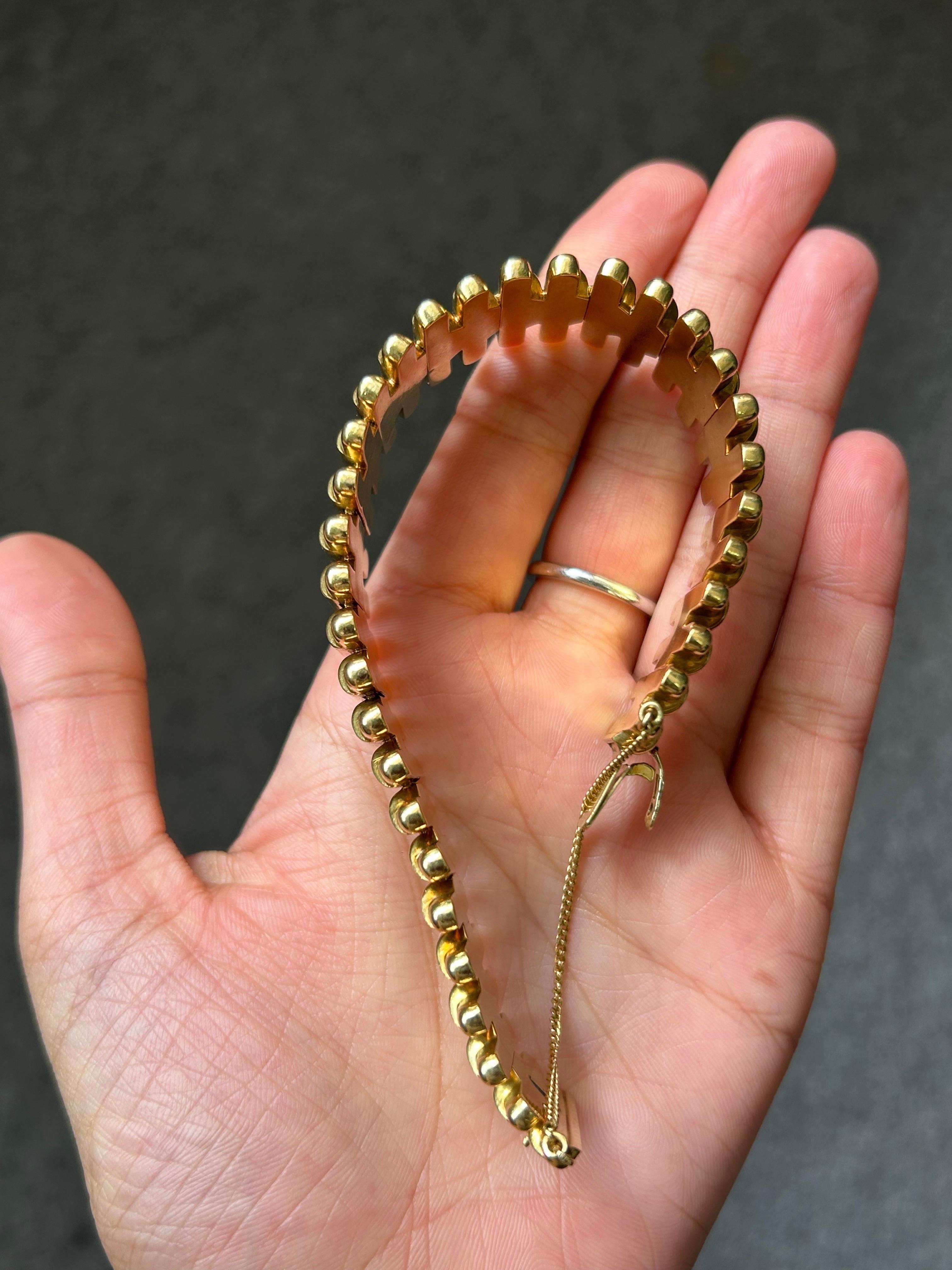 Solid 18K Yellow Gold Bracelet  In Excellent Condition For Sale In Bangkok, Thailand
