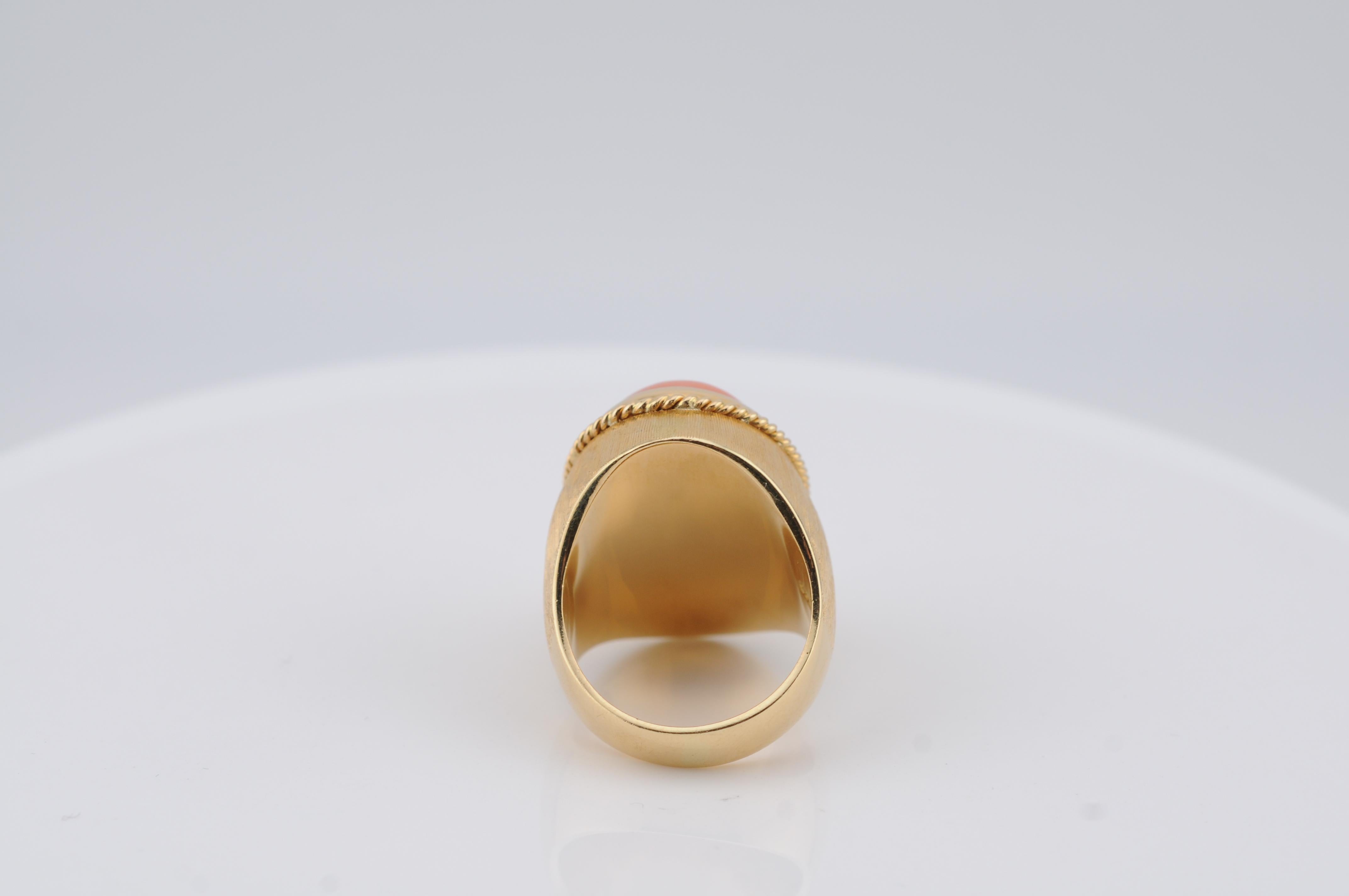da uomo o donna Anello di corallo in oro giallo massiccio 18 carati 19,5 g, US 8 in vendita