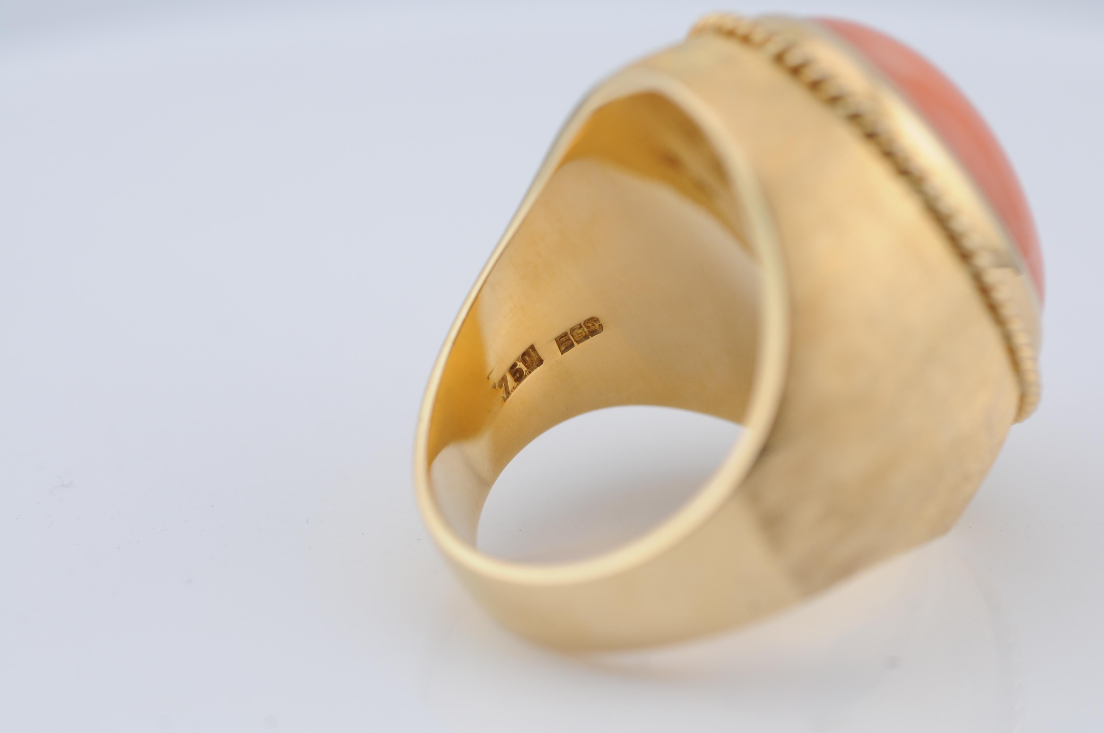 Anello di corallo in oro giallo massiccio 18 carati 19,5 g, US 8 in vendita 2