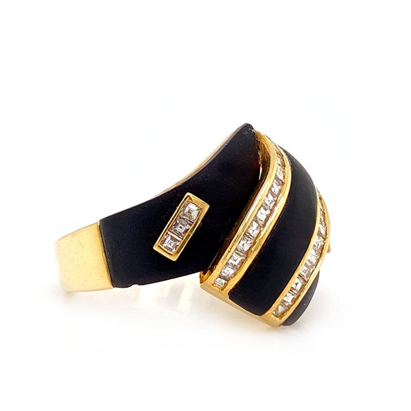 Solid 18K Yellow Gold Genuine Diamond & Black Onyx Ring 6.3g Size 6.75
Excellent condition. This solid 18K yellow gold ring features 3 pieces of black onyx and 4 rows of channel set square genuine diamonds. The outer two rows contain 3 diamonds each