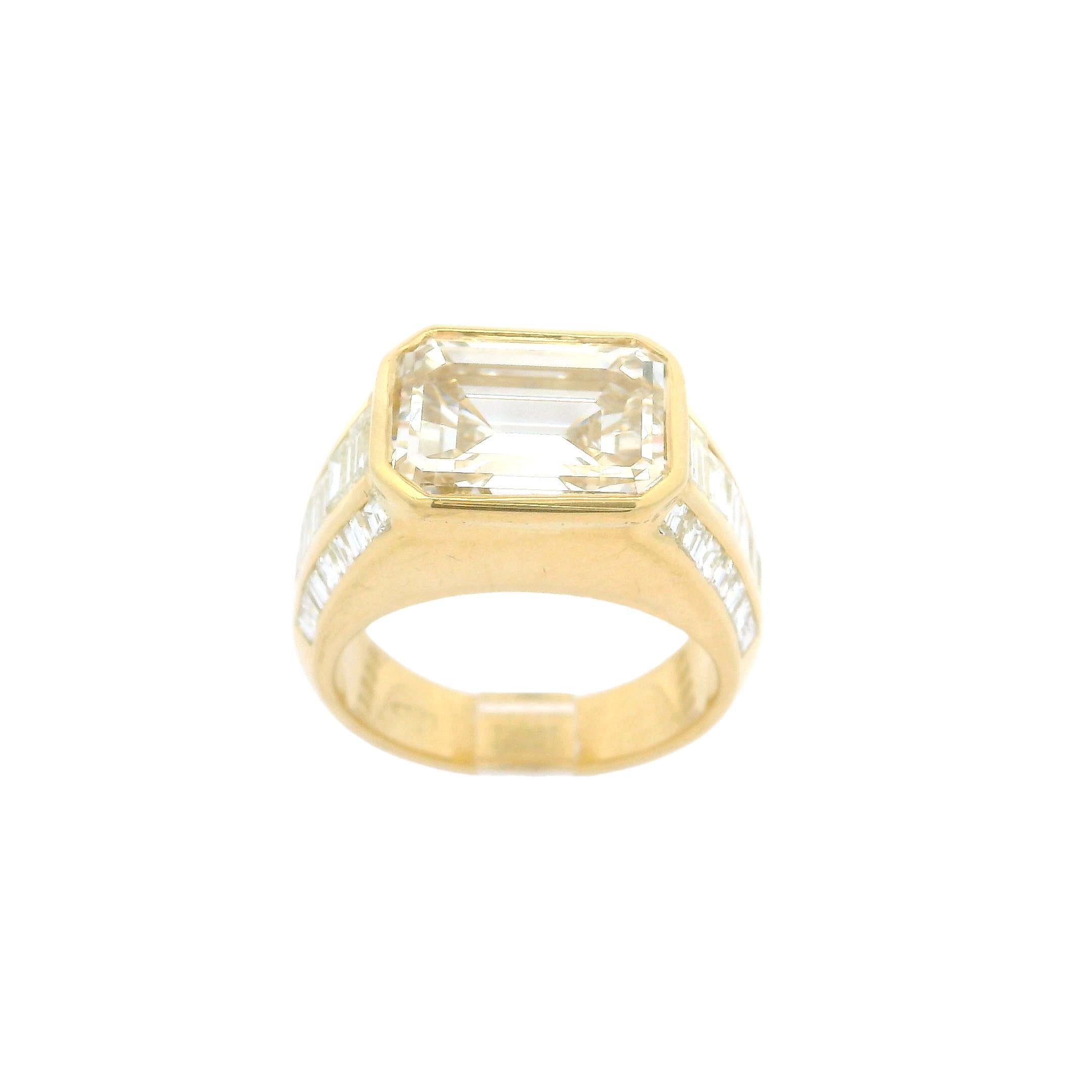 Bague fantaisie en or jaune massif 18 carats avec diamants taille émeraude 6,57 carats certifiés GIA en vente 6