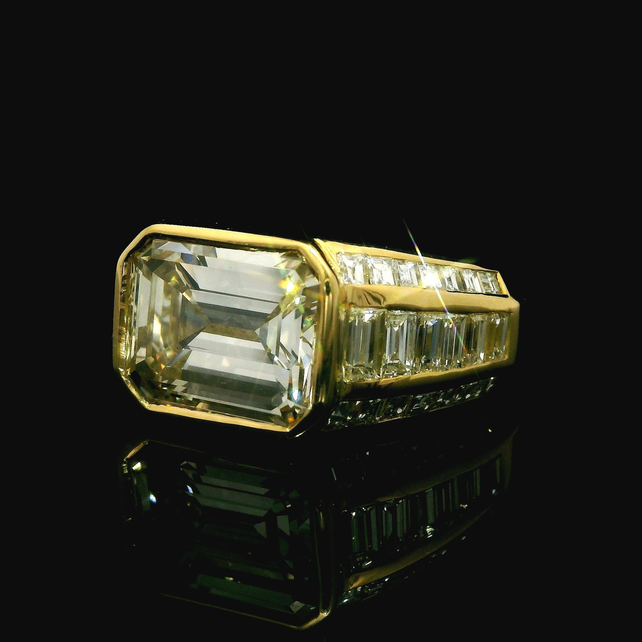 Taille émeraude Bague fantaisie en or jaune massif 18 carats avec diamants taille émeraude 6,57 carats certifiés GIA en vente