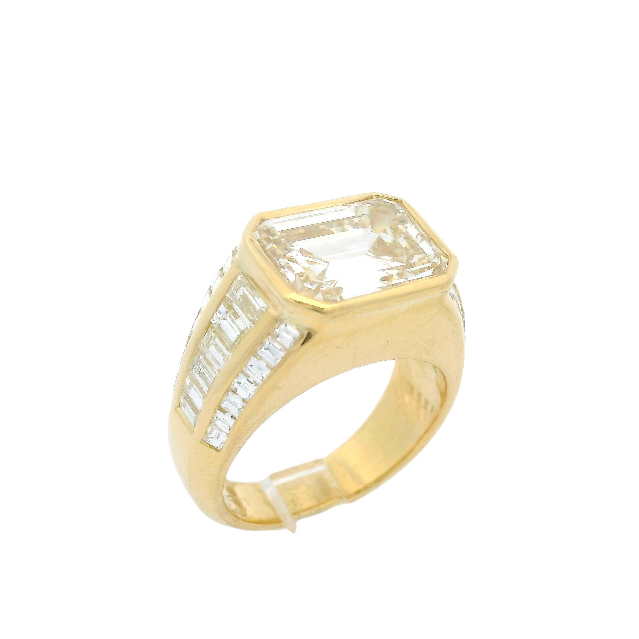 Bague fantaisie en or jaune massif 18 carats avec diamants taille émeraude 6,57 carats certifiés GIA en vente 3