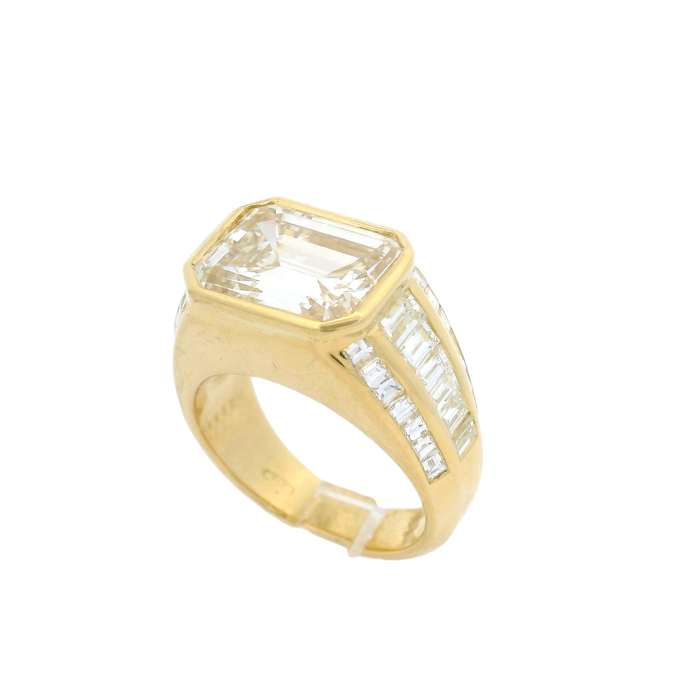 Bague fantaisie en or jaune massif 18 carats avec diamants taille émeraude 6,57 carats certifiés GIA en vente 4