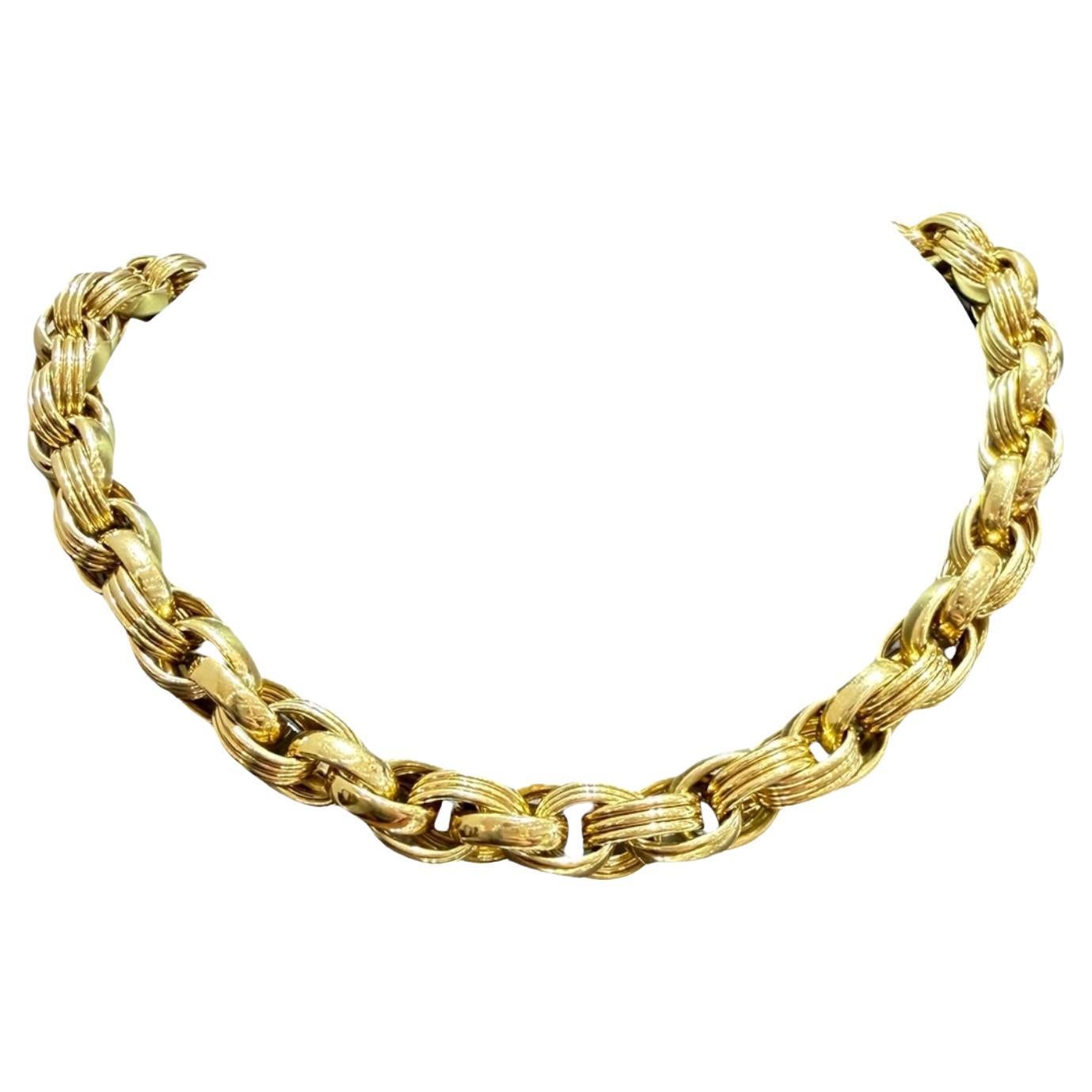 Are thick gold chains in style?