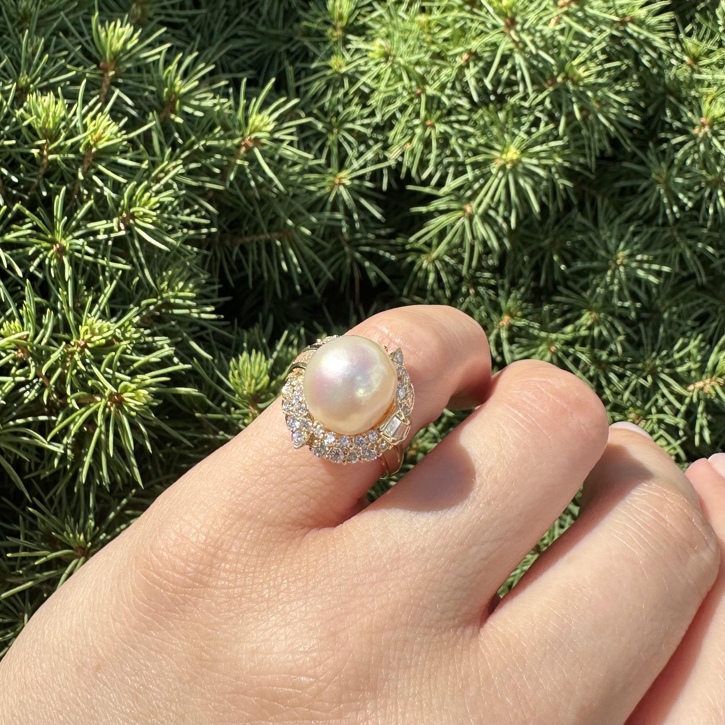 Bague de cocktail en or jaune massif 18k à large perle et diamant de 0,70ctw avec halo évasé en vente 7