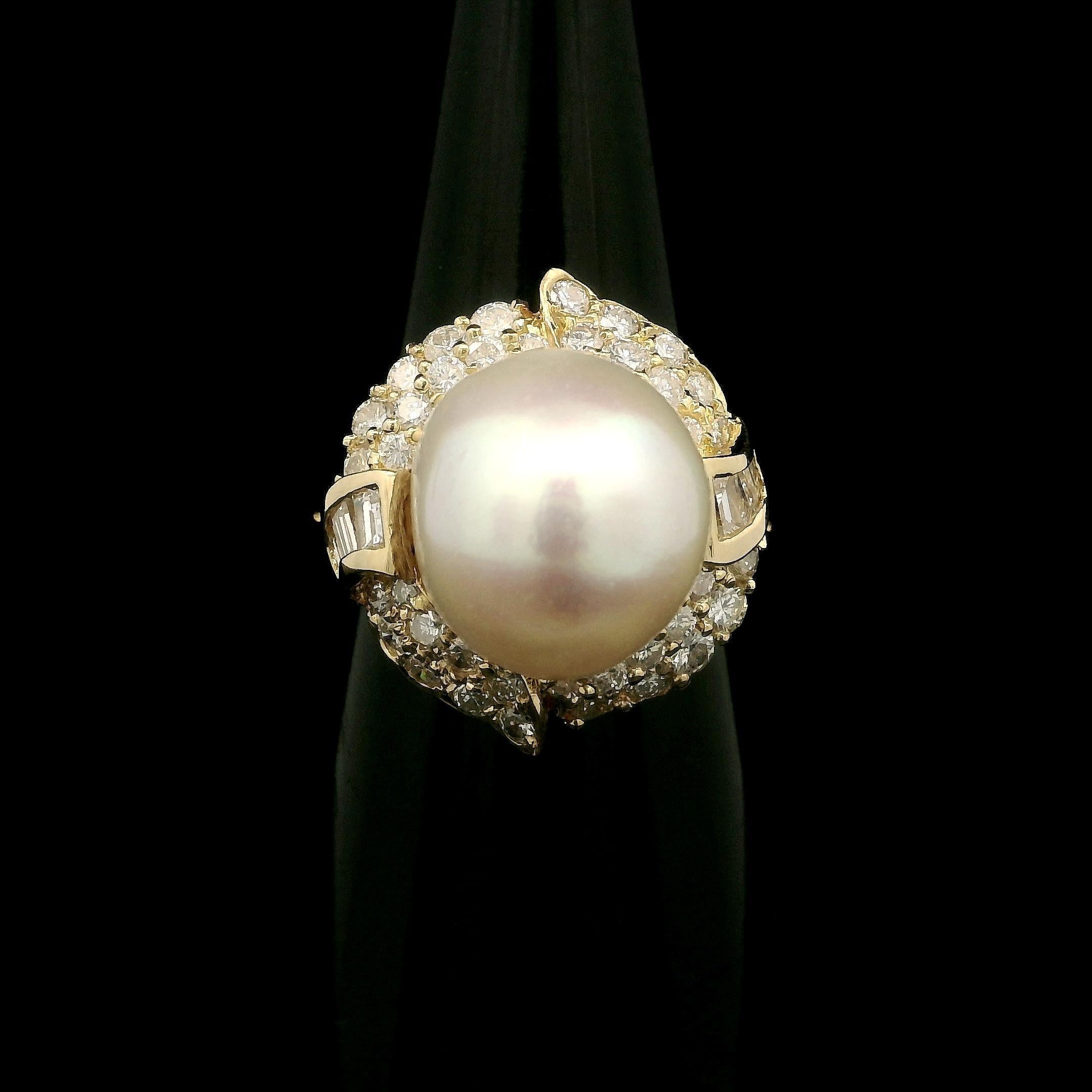 Bague de cocktail en or jaune massif 18k à large perle et diamant de 0,70ctw avec halo évasé en vente 4