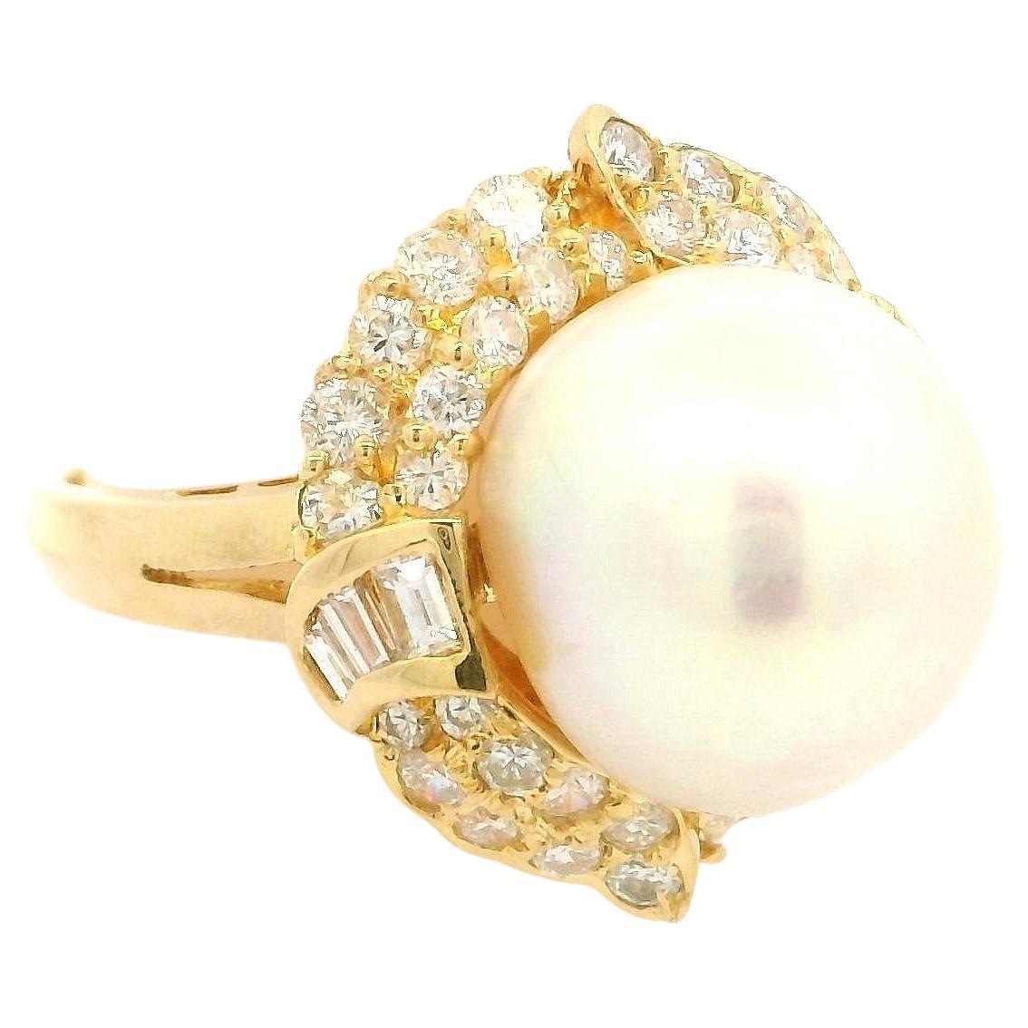 Solide 18k Gelbgold große Perle w / 0,70ctw Diamant Flared Halo Cocktail-Ring im Angebot