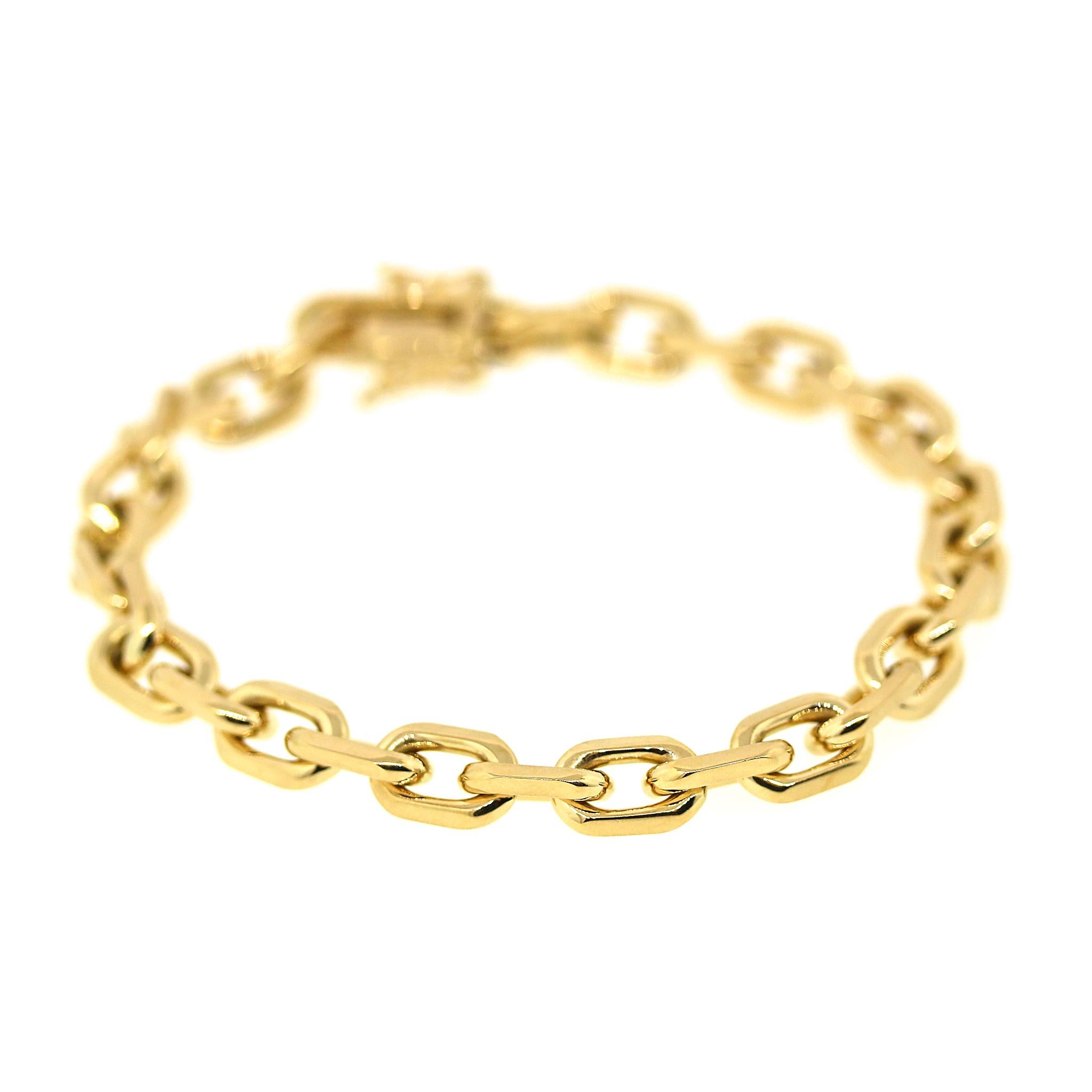 Solid 18k Yellow Gold Link Bracelet In Excellent Condition For Sale In New York, NY