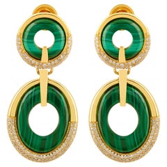 Orecchini pendenti con gemma di malachite in oro giallo massiccio 18 carati con pavé di diamanti