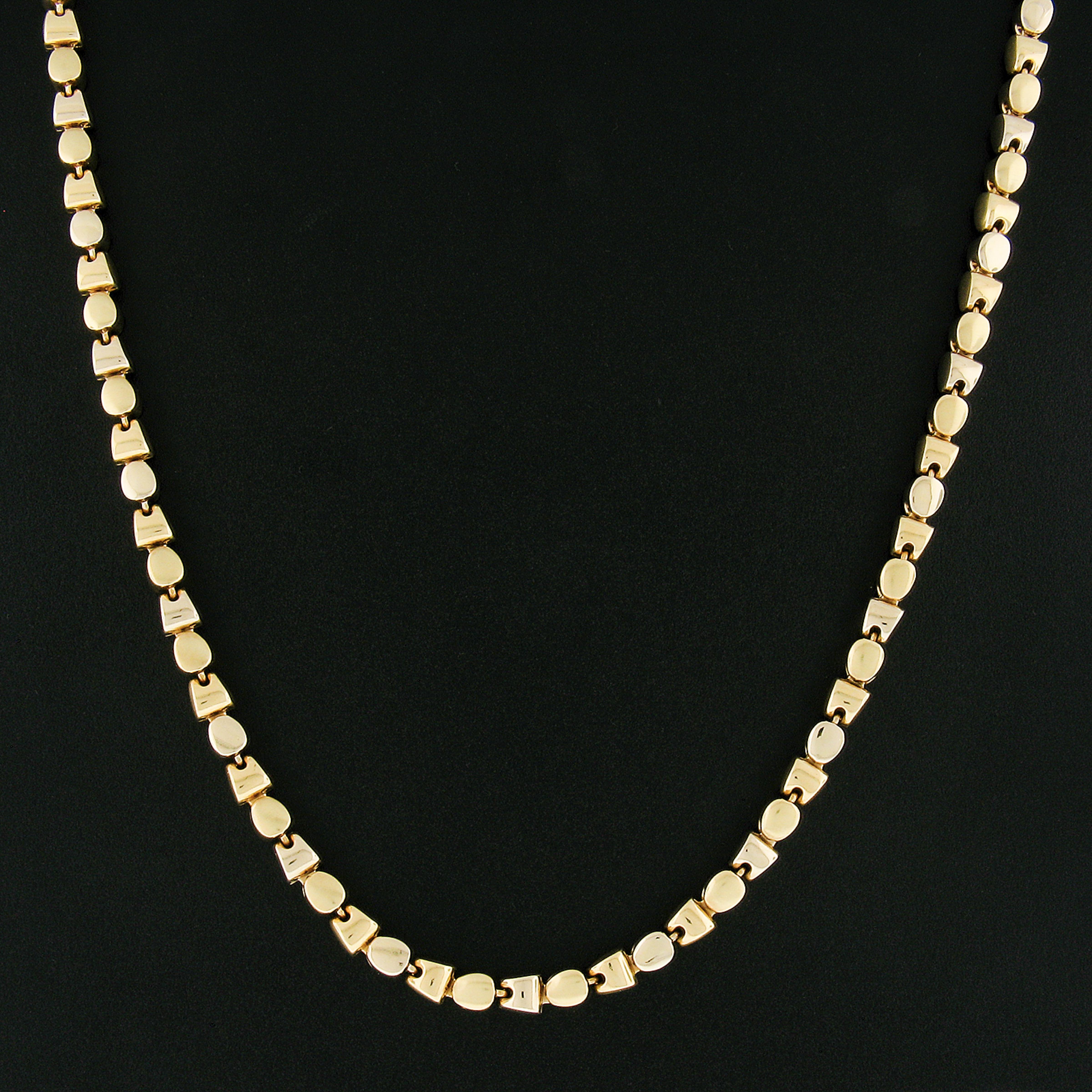 Collana a maglie geometriche in oro giallo massiccio 18k con finitura lucida e spazzolata in vendita 1