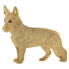 Solid 18K Yellow Gold Ruby Eye Detailed Textured German Shepherd Dog Pin Brooch