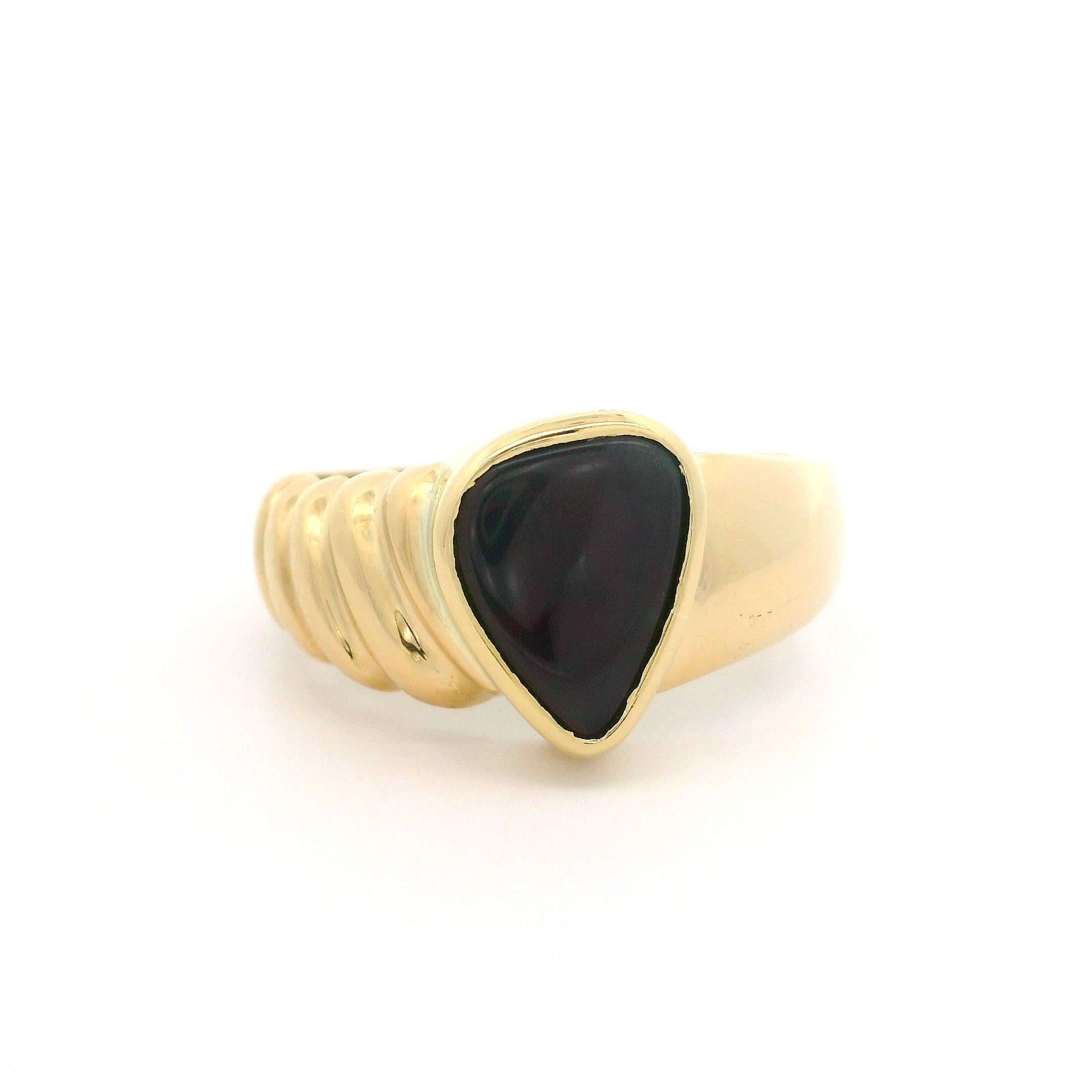 Bague solitaire en or jaune massif 18 carats à lunette triangulaire en Ammolite polie Pour femmes en vente