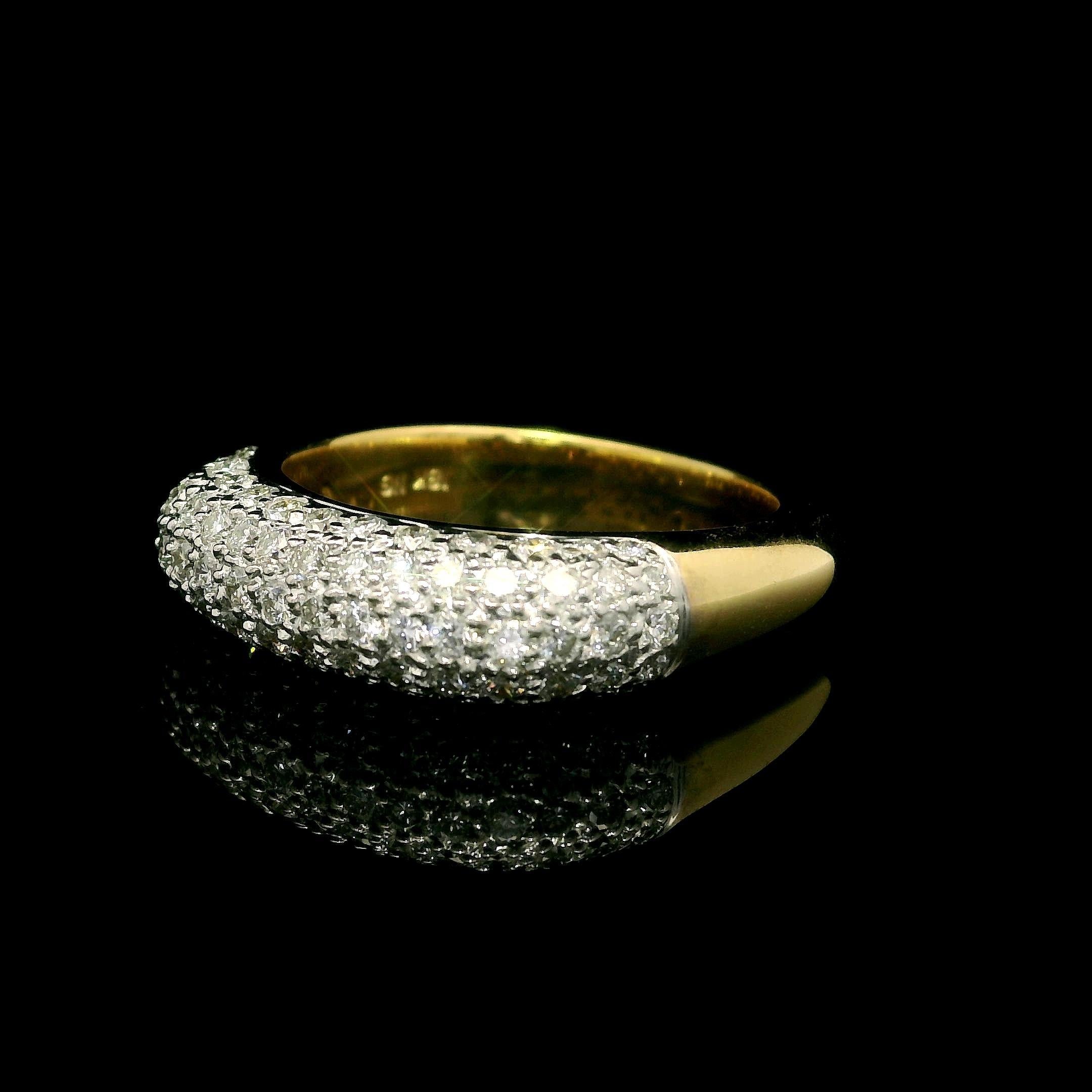 --Stein(e):--
Zahlreiche natürliche, echte Diamanten - runder Brillantschliff - Pave Set - schöne weiße Brillantfarbe - sehr schön
Gesamtkaratgewicht: 1,0 (ca.)

MATERIAL: Massives 18k Gelbgold mit Weißgoldaufsatz
Gewicht: 8,10 Gramm
Ringgröße: 6.5