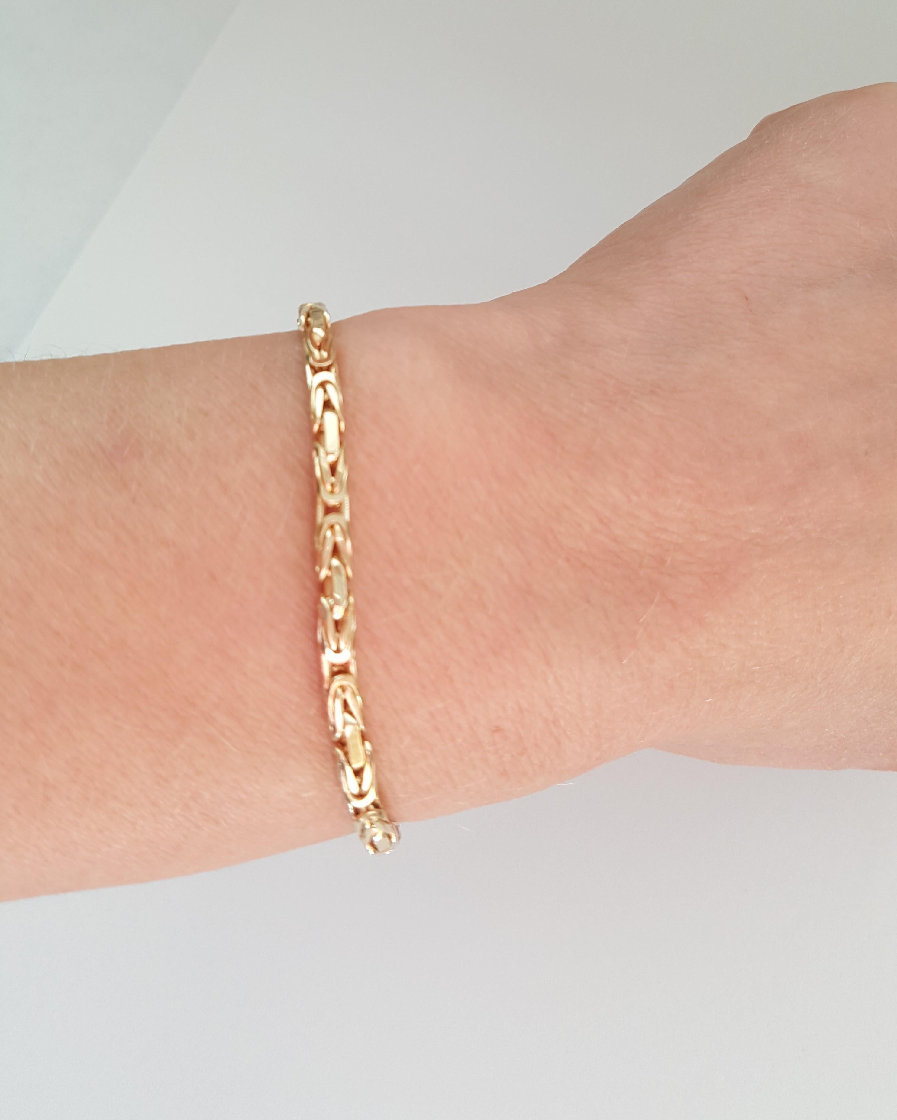 Solid 18kt Yellow Gold Byzantine Link Bracelet, 7.5 Inches, 3.3mm Wide, 16.8gr. Secured with a lobster clasp, 3.3mm by 3.3mm square width, Stamped 750. Beautiful chain in great condition. Let us know if you  have any questions.