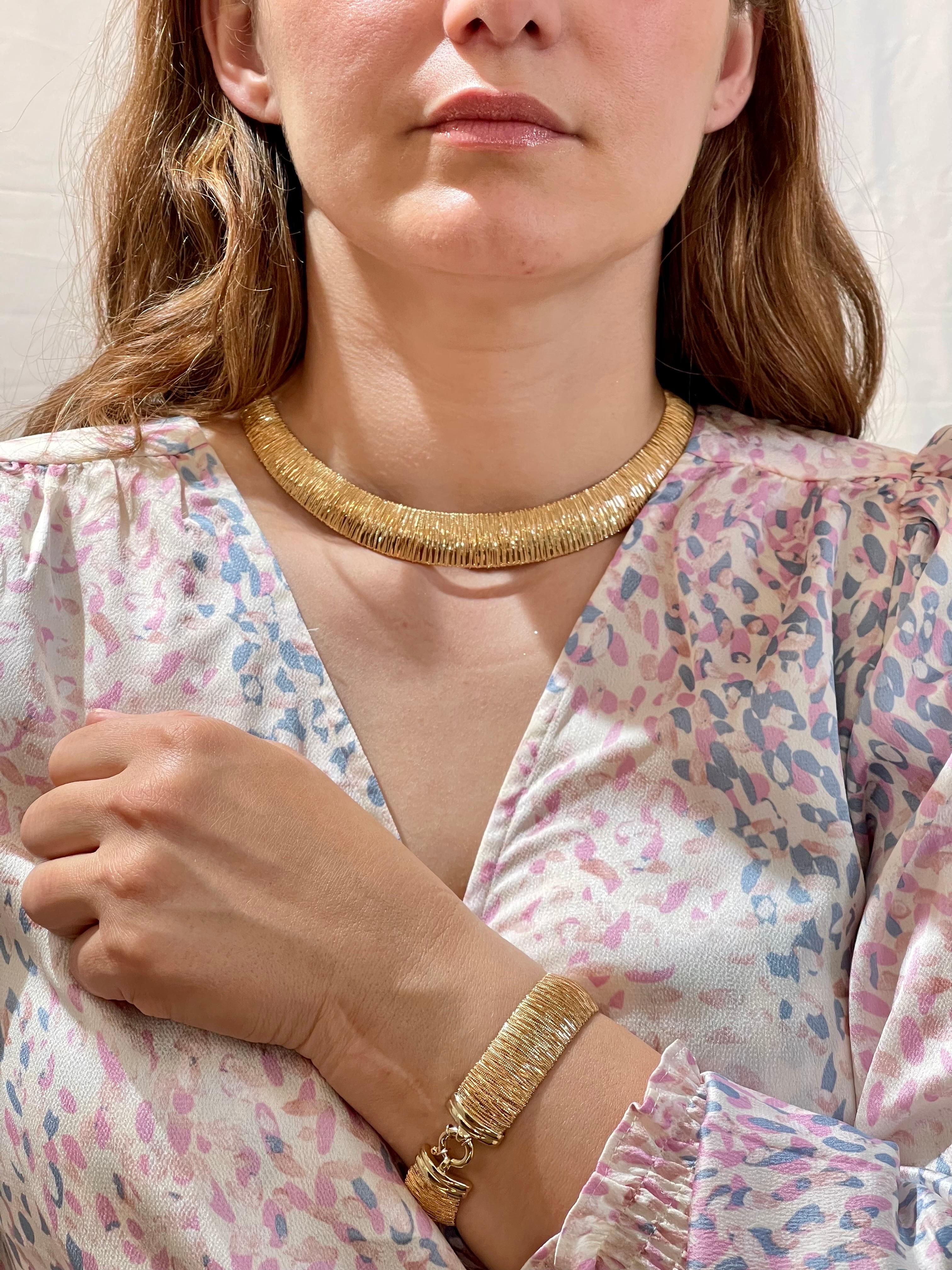 Solid 18Kt Yellow Gold Cleopatra Collar Bib Necklace Choker & Bracelet 68gm  In Excellent Condition For Sale In New York, NY