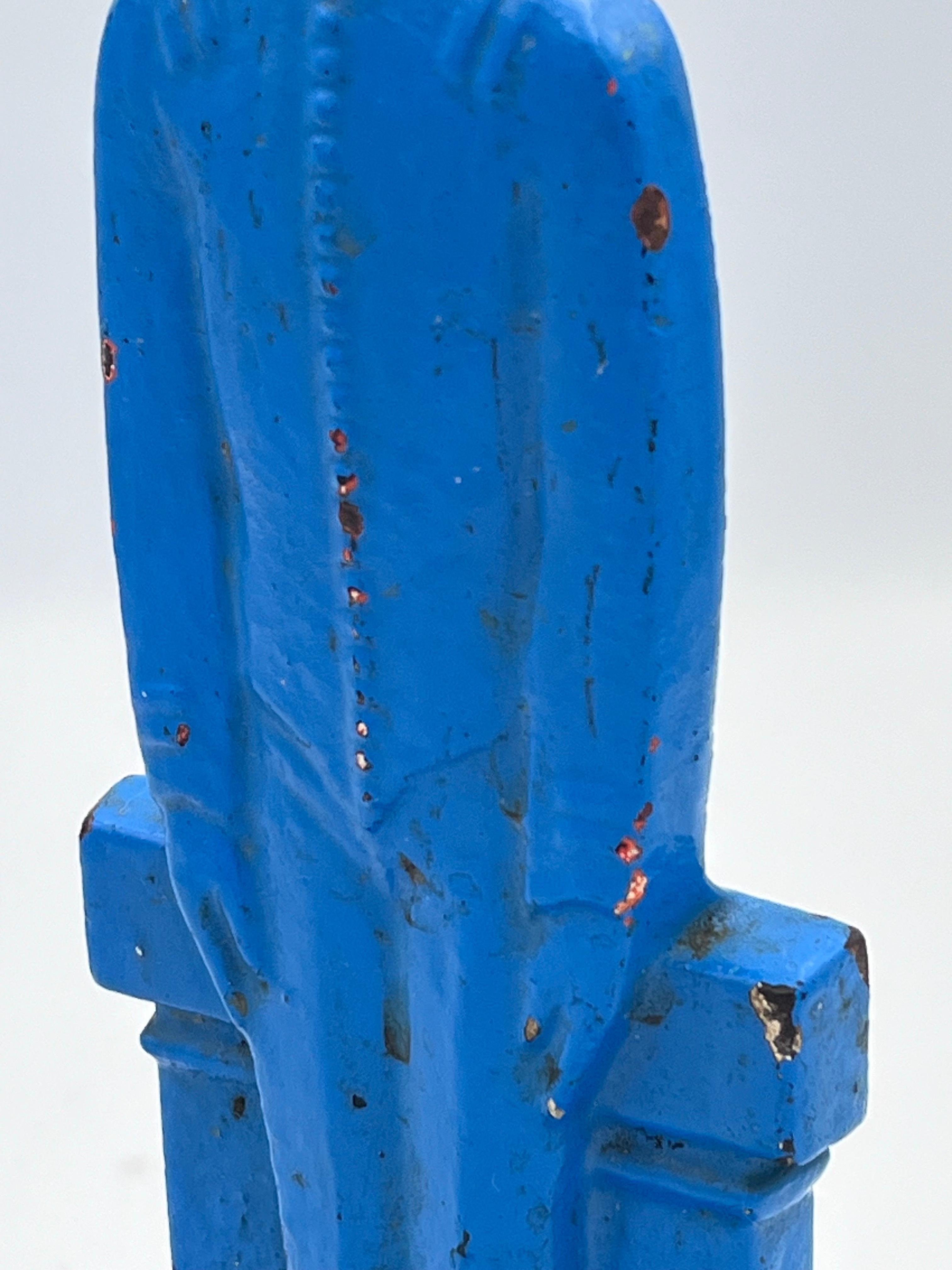 Solido esemplare del 1920 in stile Art Deco di Judd Co. Fermaporta campanaro in ghisa blu in vendita 3