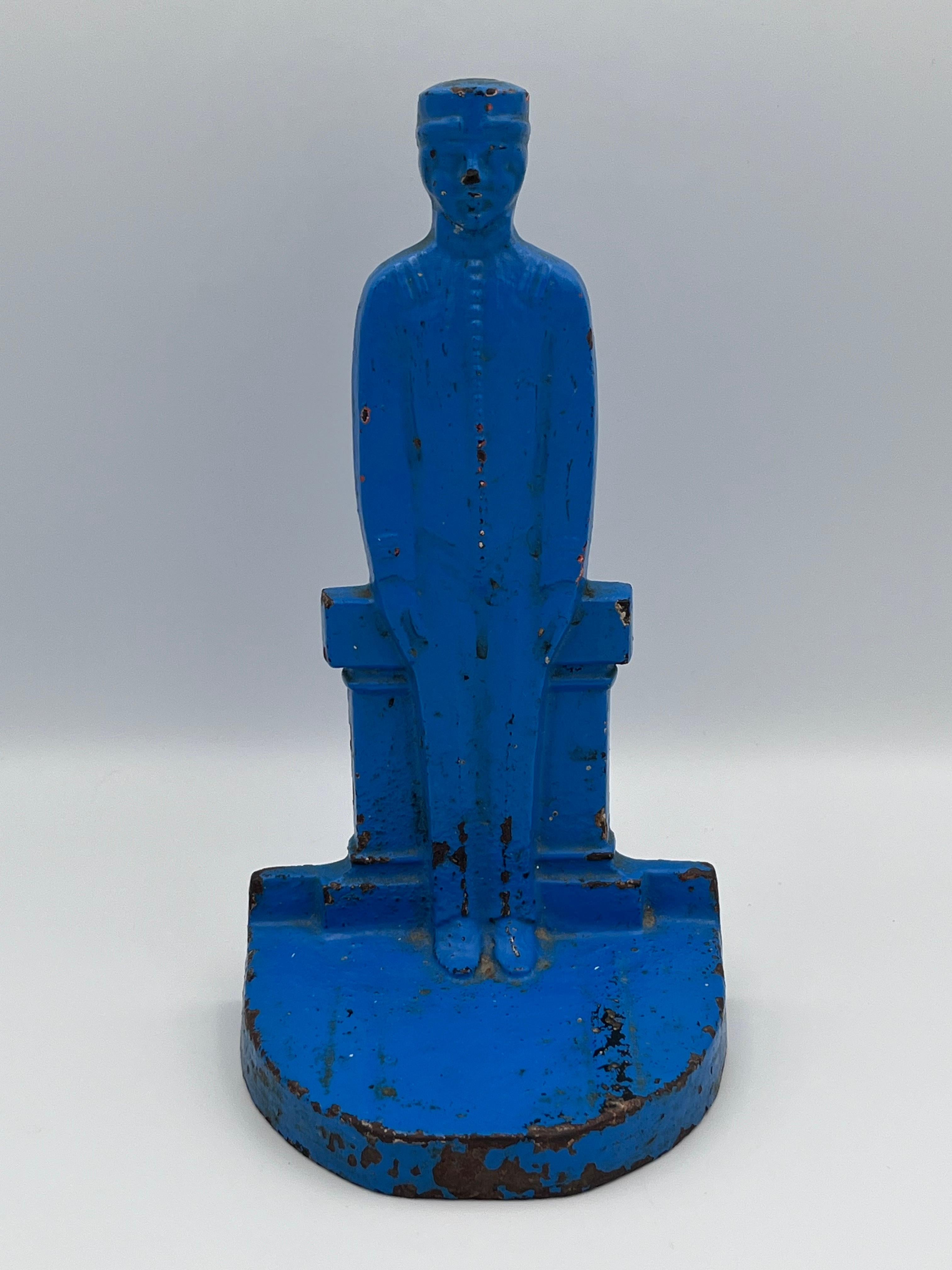 Fermaporta in ghisa Art Deco degli anni '20 di Judd Manufacturing Co.

Questo delizioso fermaporta in ghisa Art Deco degli anni '20 di Judd Manufacturing Co. cattura il fascino senza tempo di un fattorino d'albergo, elegantemente sull'attenti con le