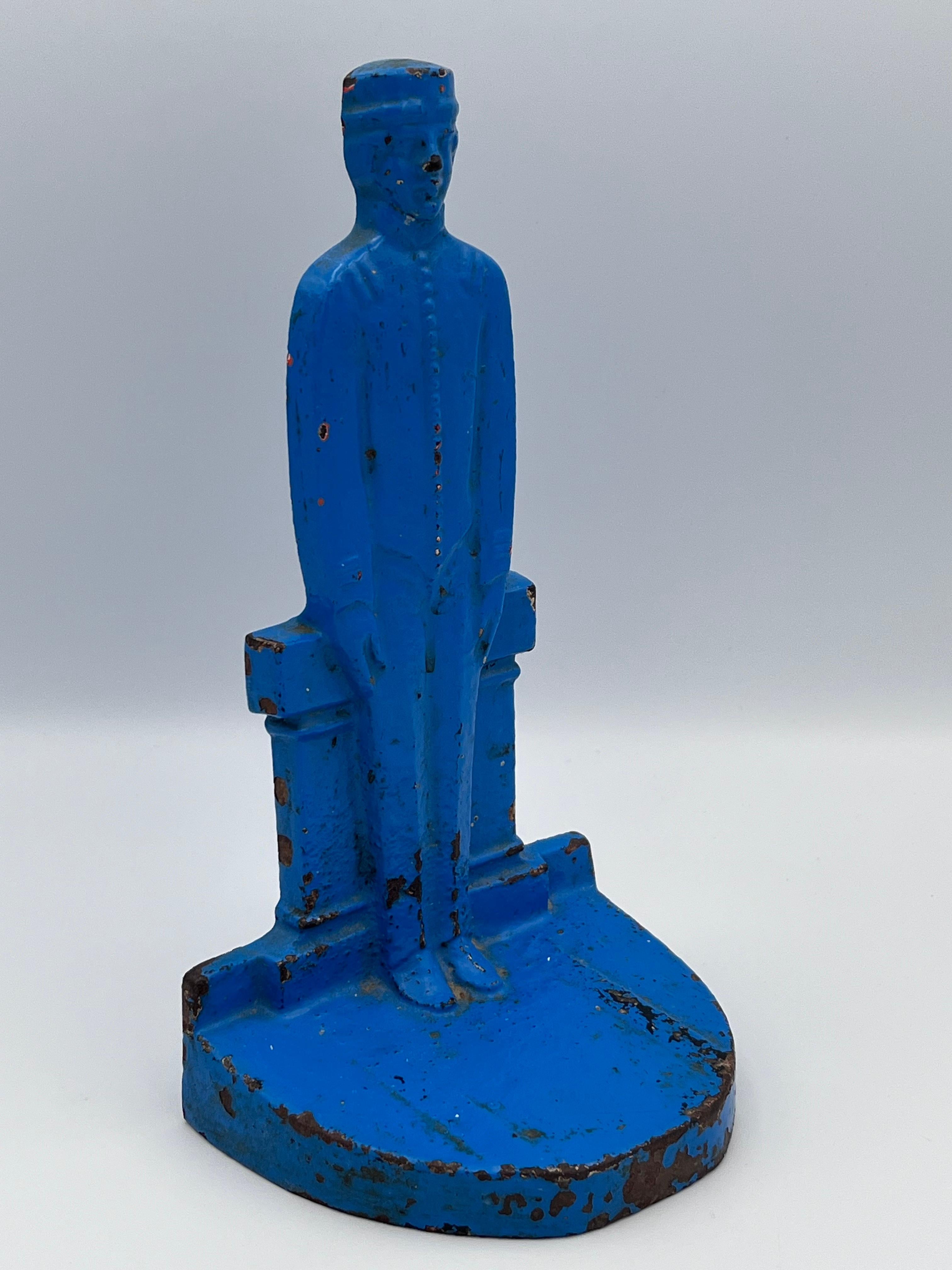 Ferro Solido esemplare del 1920 in stile Art Deco di Judd Co. Fermaporta campanaro in ghisa blu in vendita