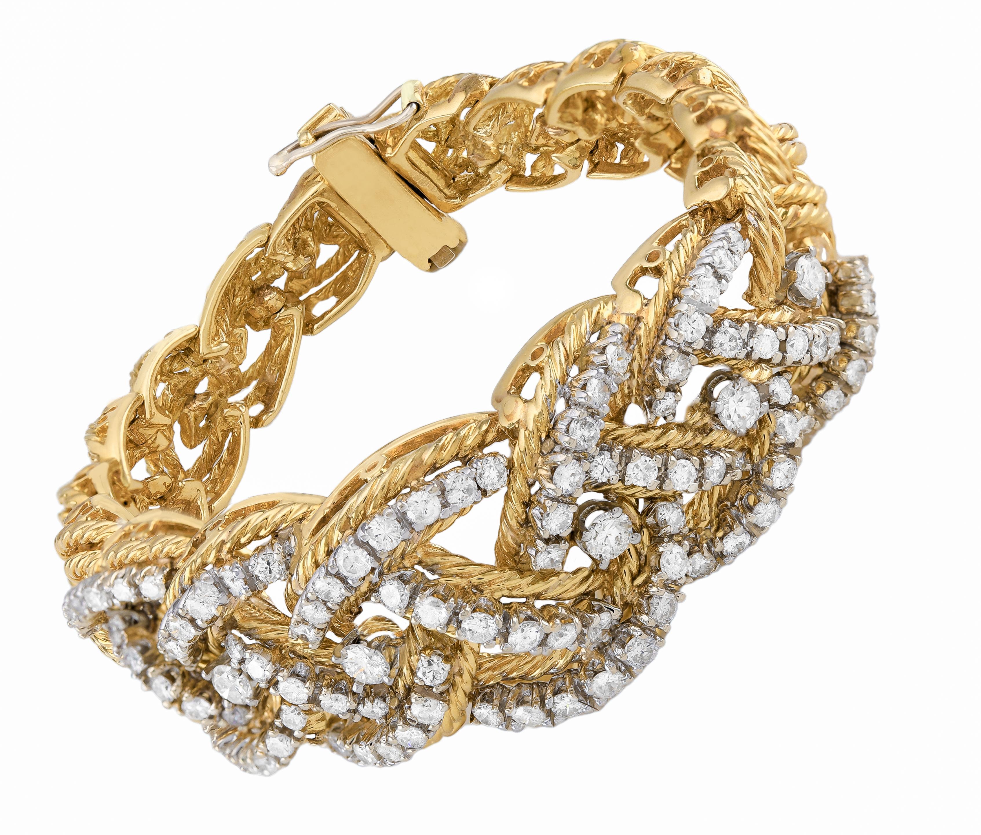 Brilliant Cut Solid 1960s 18 Karat Gold Diamond 4.50 Carat Bracelet For Sale