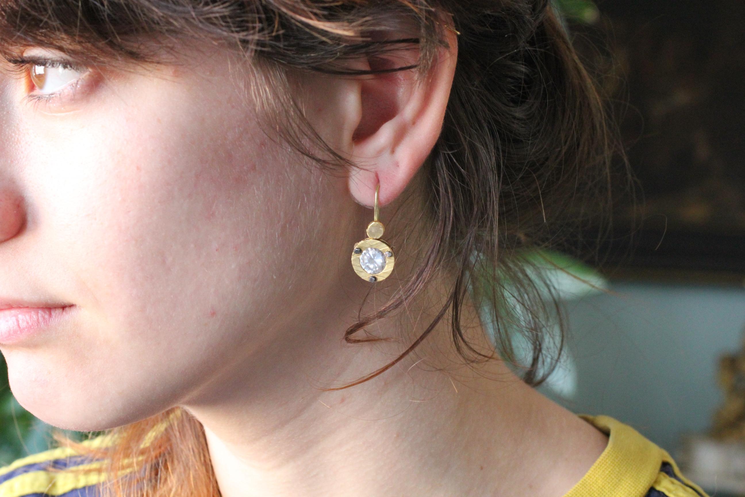Boucles d'oreilles pendantes contemporaines en or massif 21-22 carats pour mariage AB Jewelry, NYC en vente 9